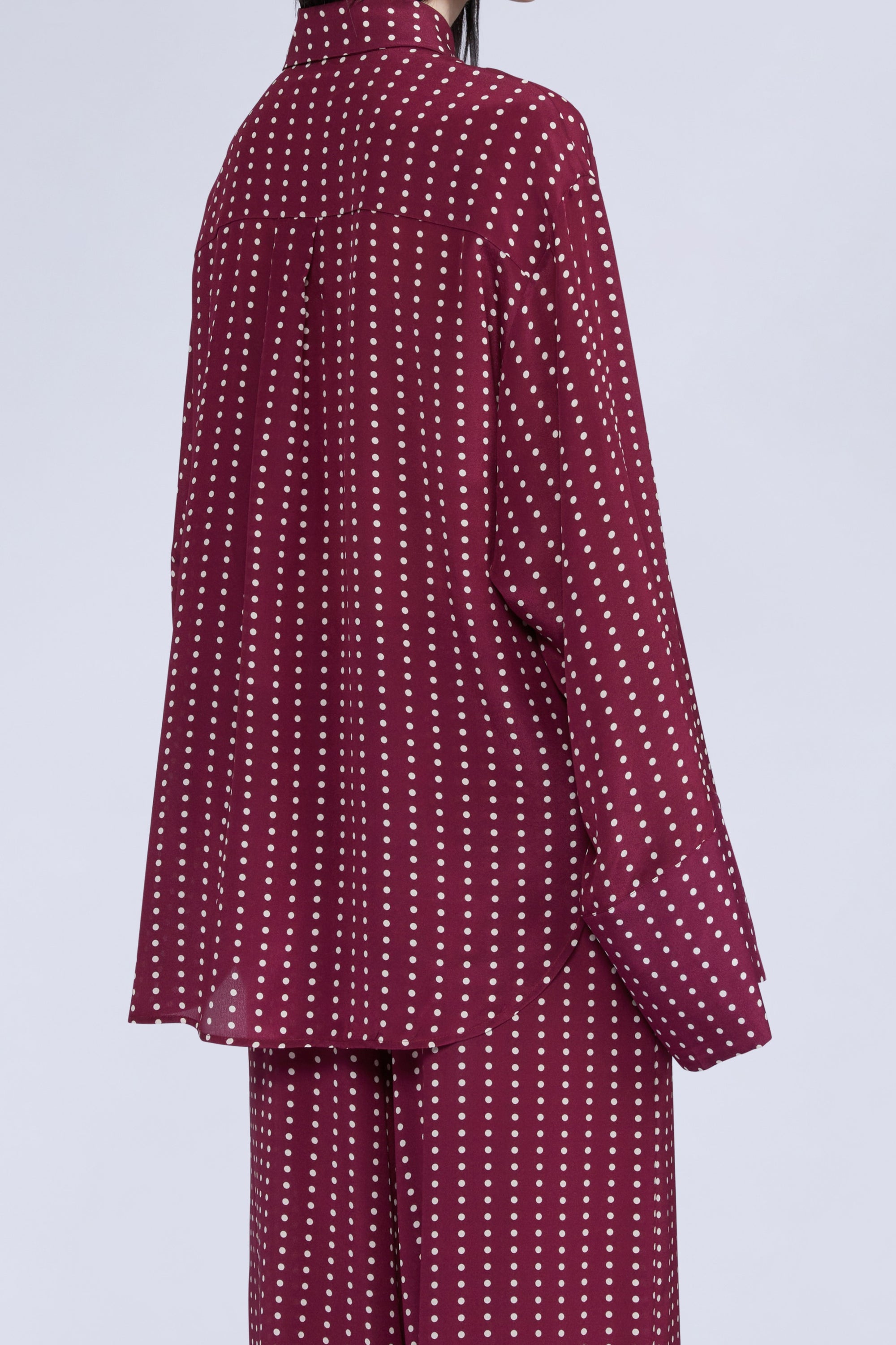 CHEMISE OVERSIZE À POIS AVEC COL POINTU
