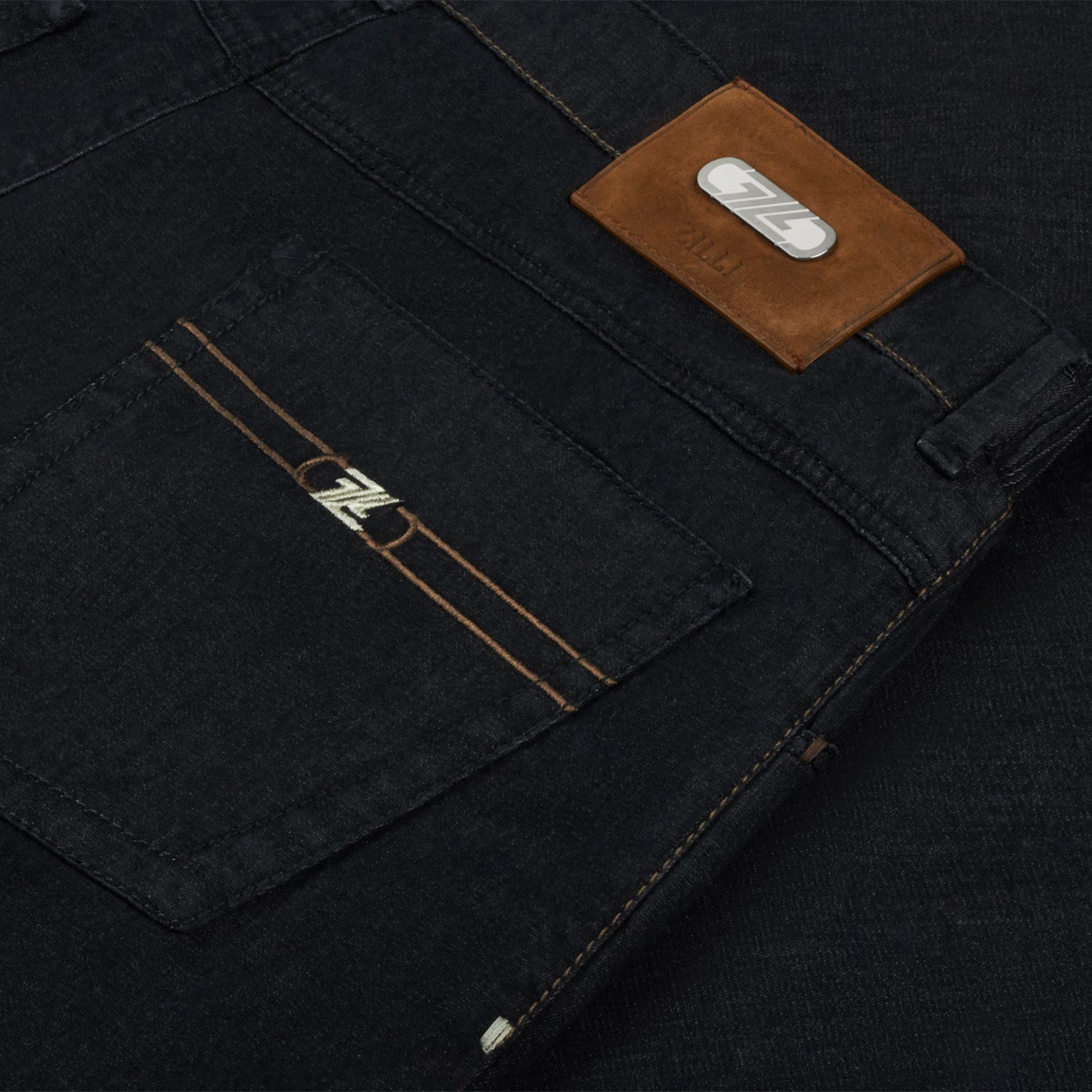 Jean à broderie et surpiqûres - Noir