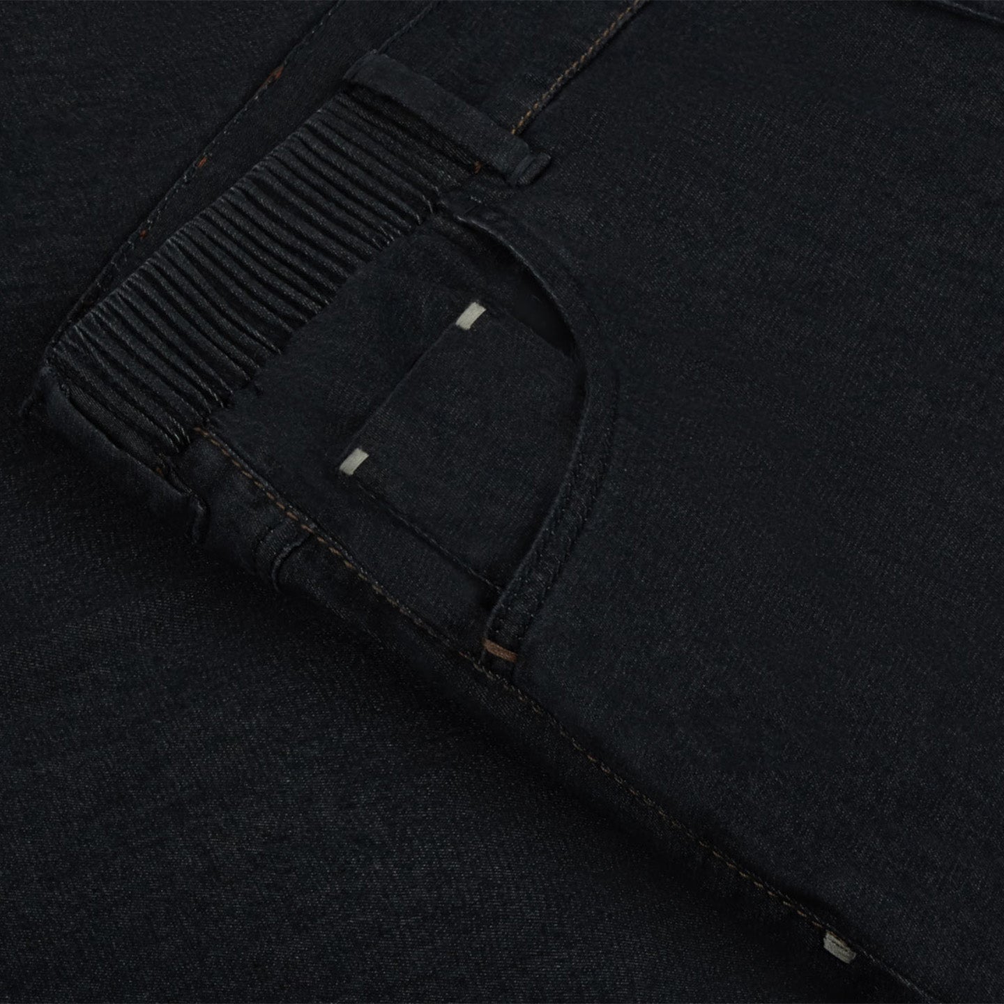 Jean à broderie et surpiqûres - Noir