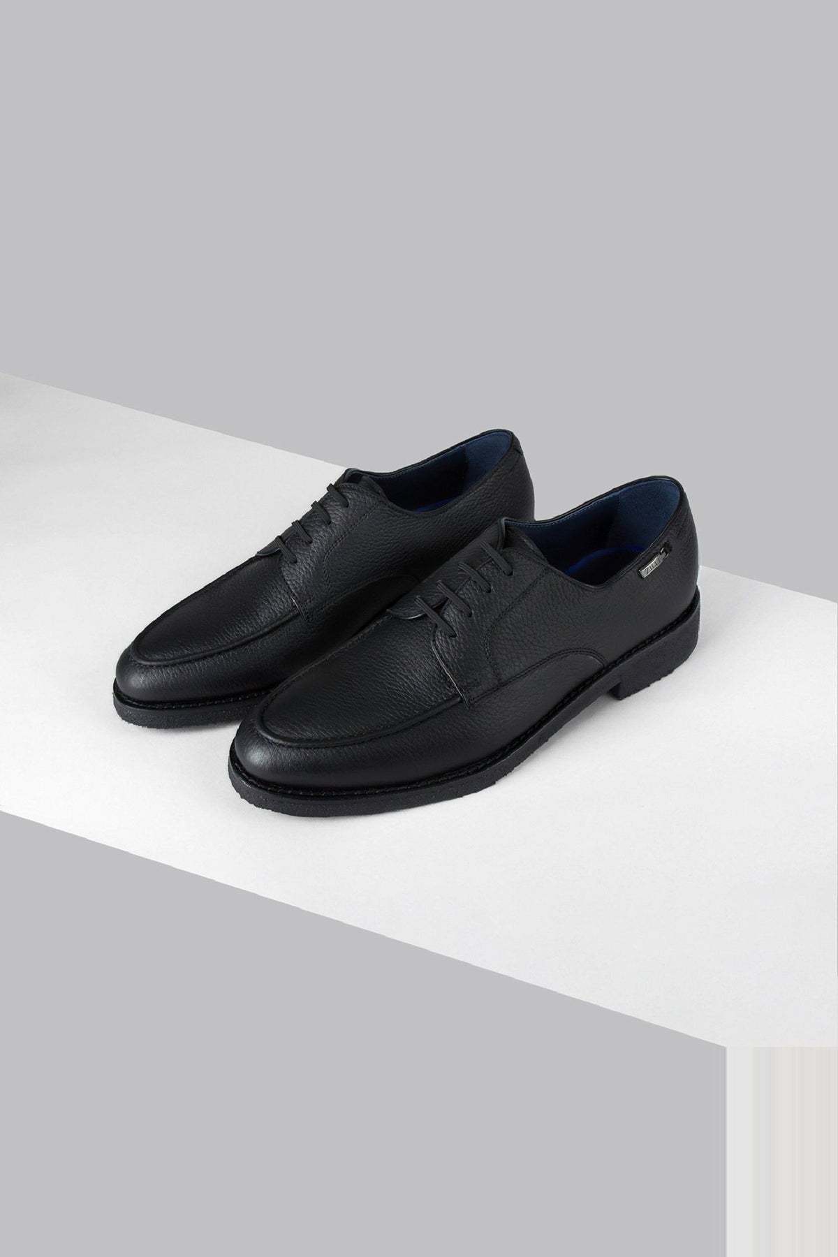 Derbies à détail métallique en cuir précieux - Noir