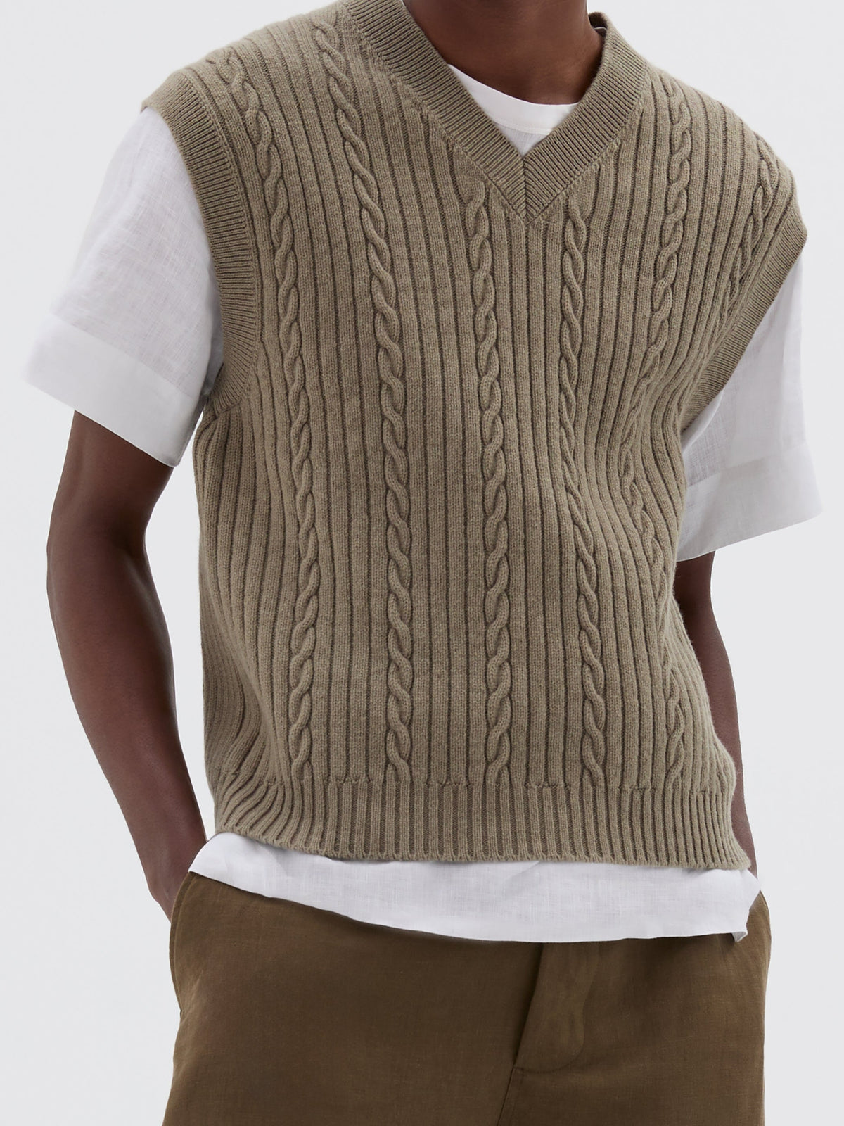 Sleeveless cable-knit wool jumper - Beige & Green