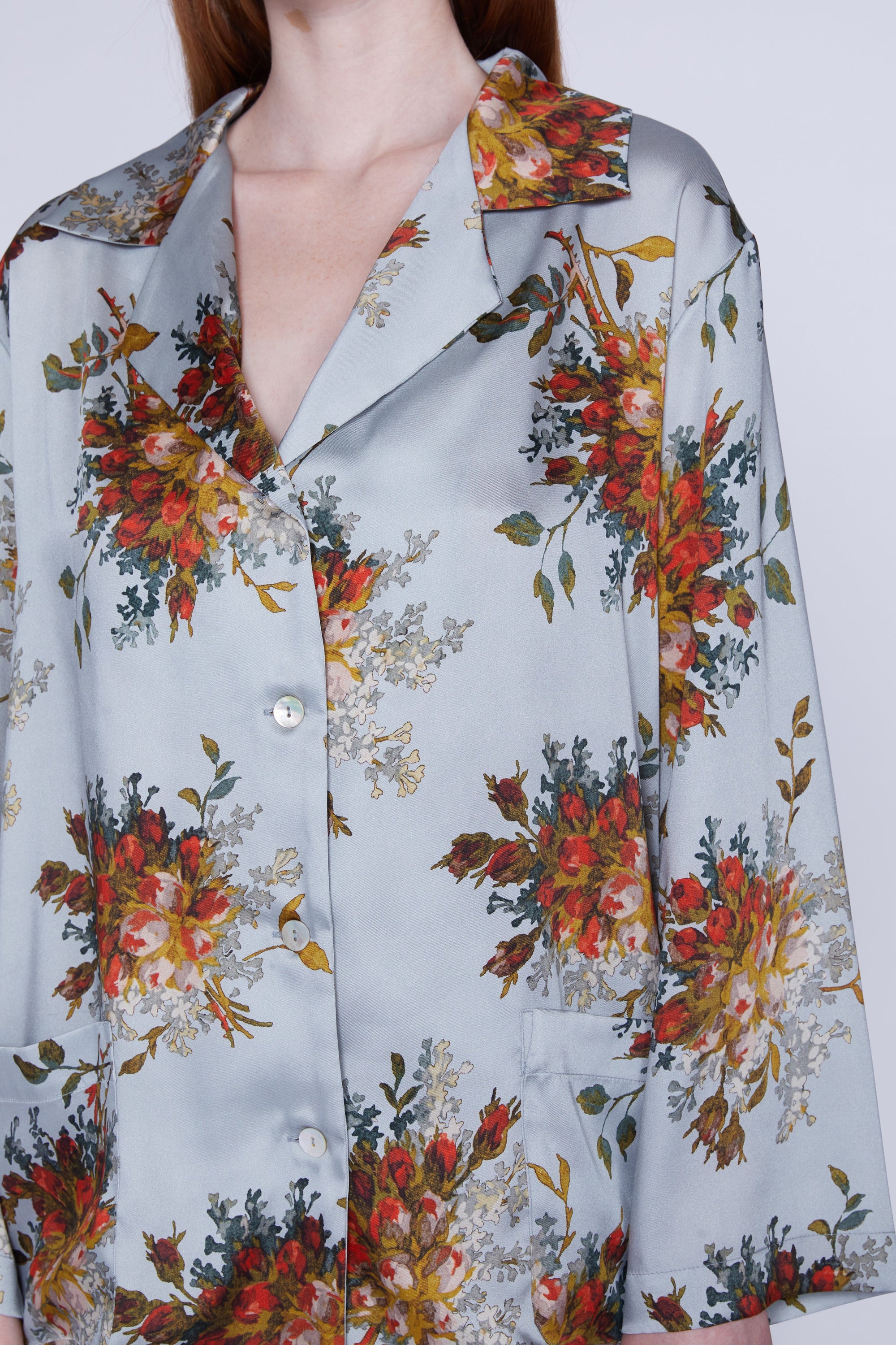 CHEMISE DÉCOLLETÉE EN V AVEC BOUTONS