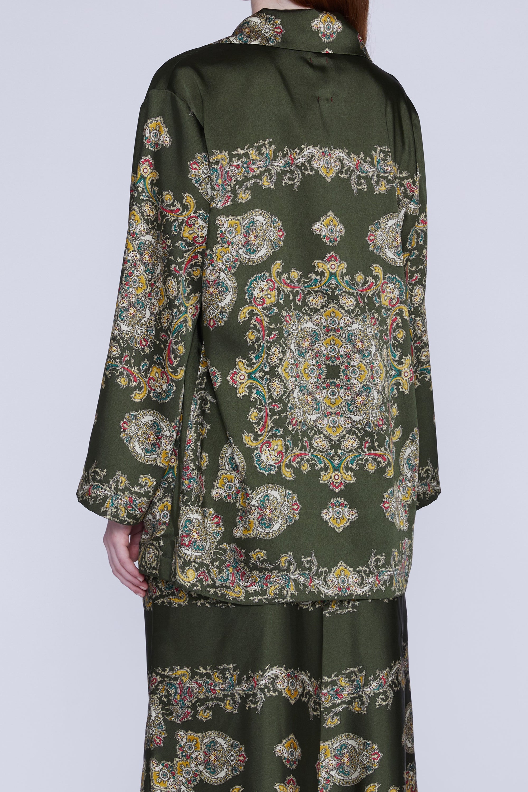 CHEMISE DÉCOLLETÉE EN V AVEC BOUTONS