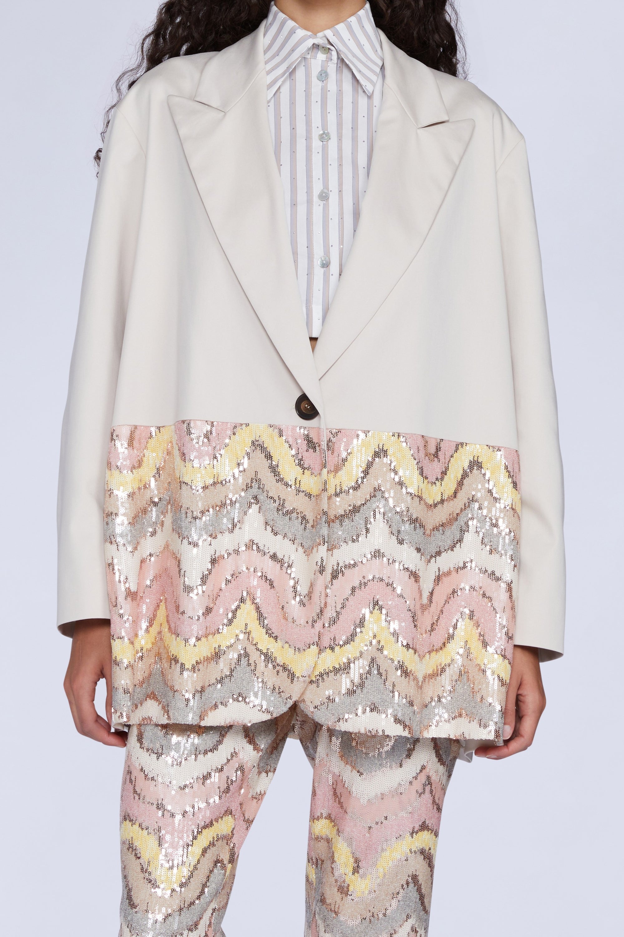 VESTE OVERSIZE 1 BOUTON AVEC PAILLETTES ROSES ET JAUNES