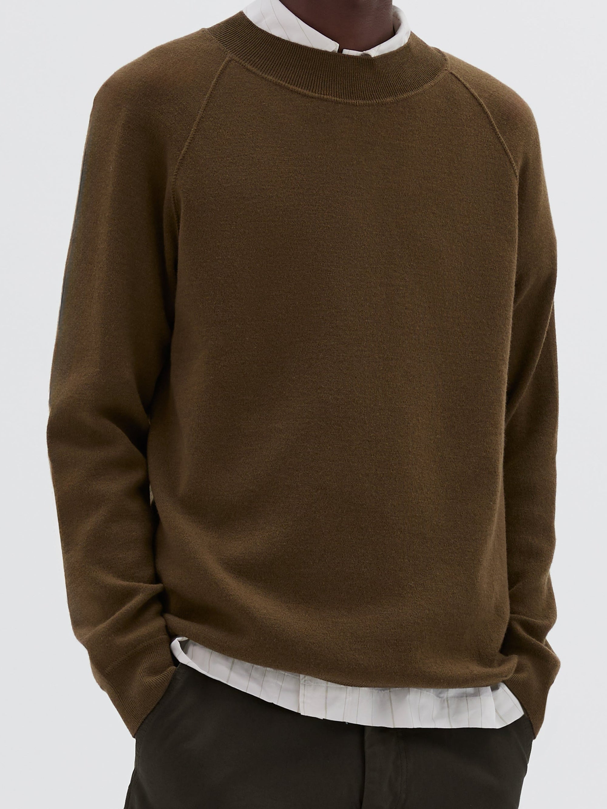 Loose-fitting, round-neck wool jumper - Green & Brown