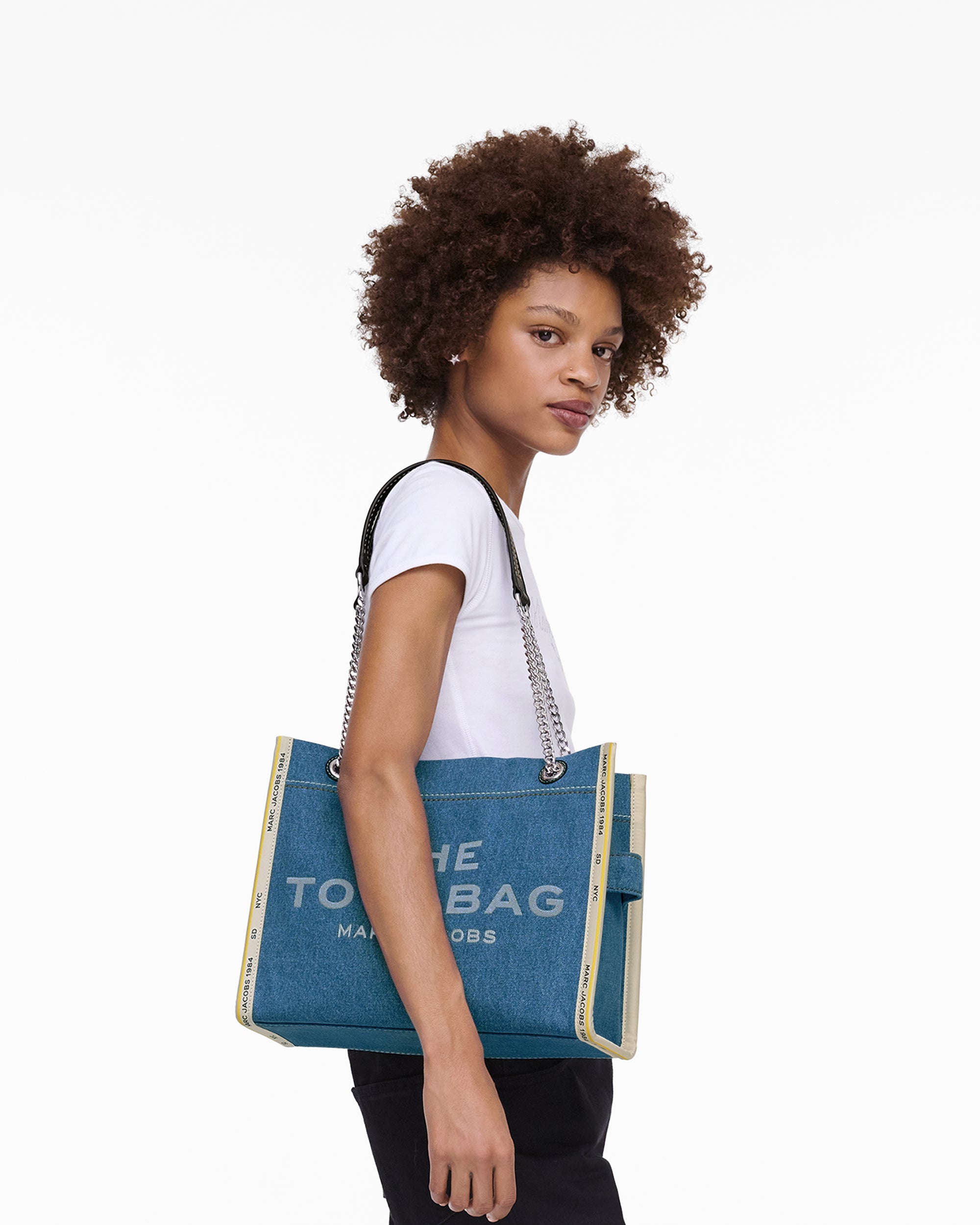 THE MEDIUM TOTE