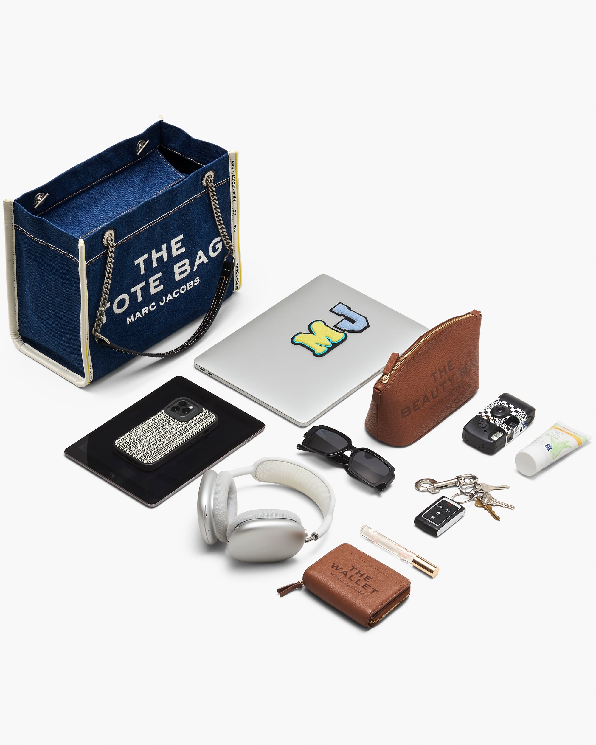 THE MEDIUM TOTE