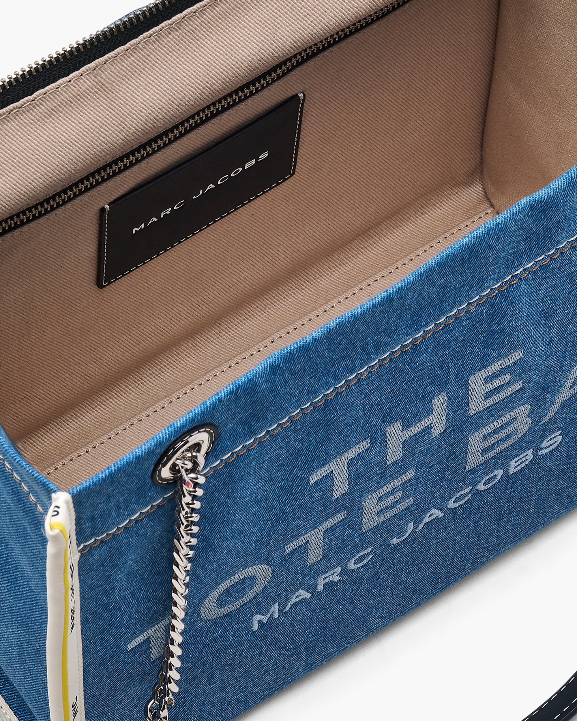 THE MEDIUM TOTE