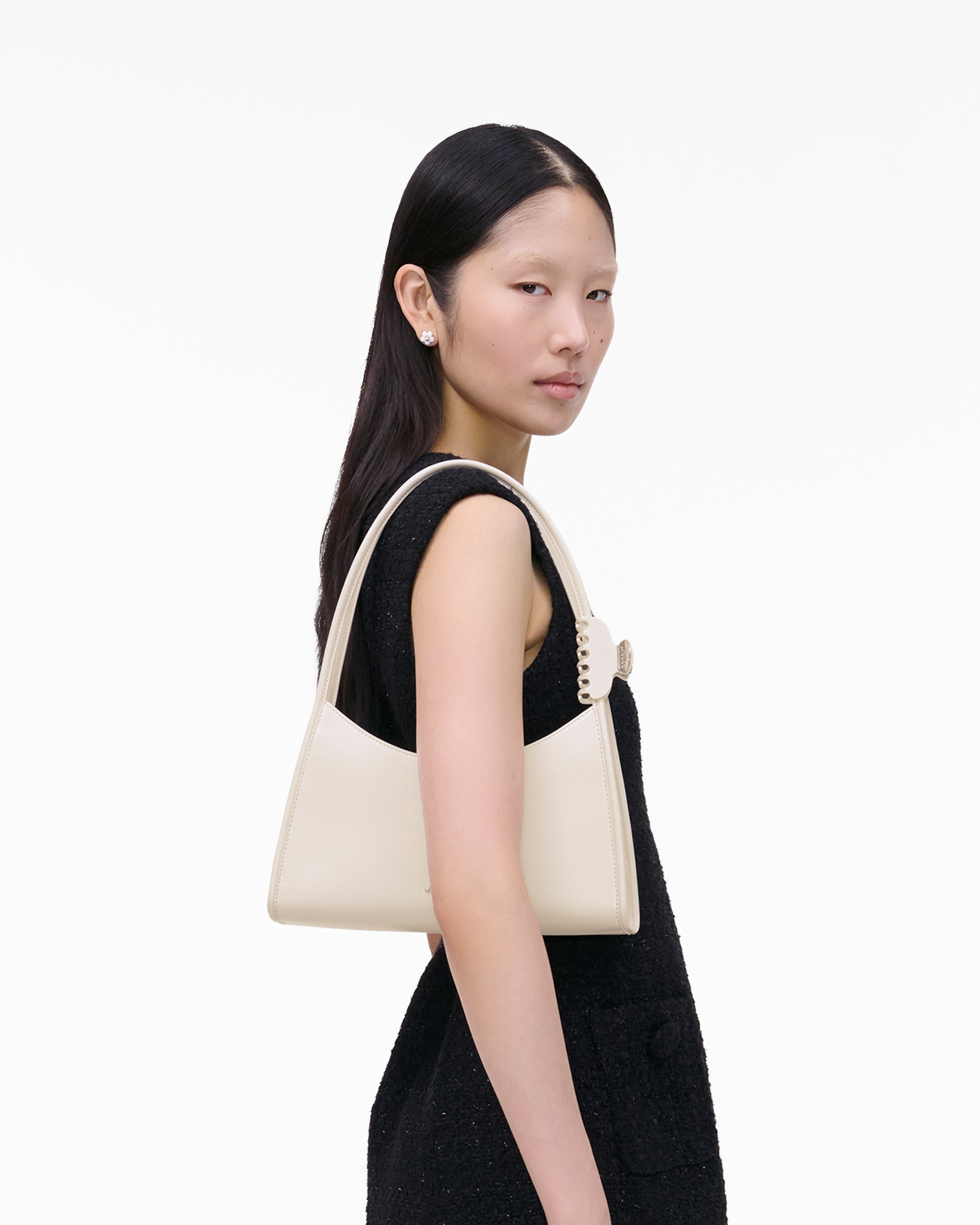 THE CLAW CLIP SHOULDER