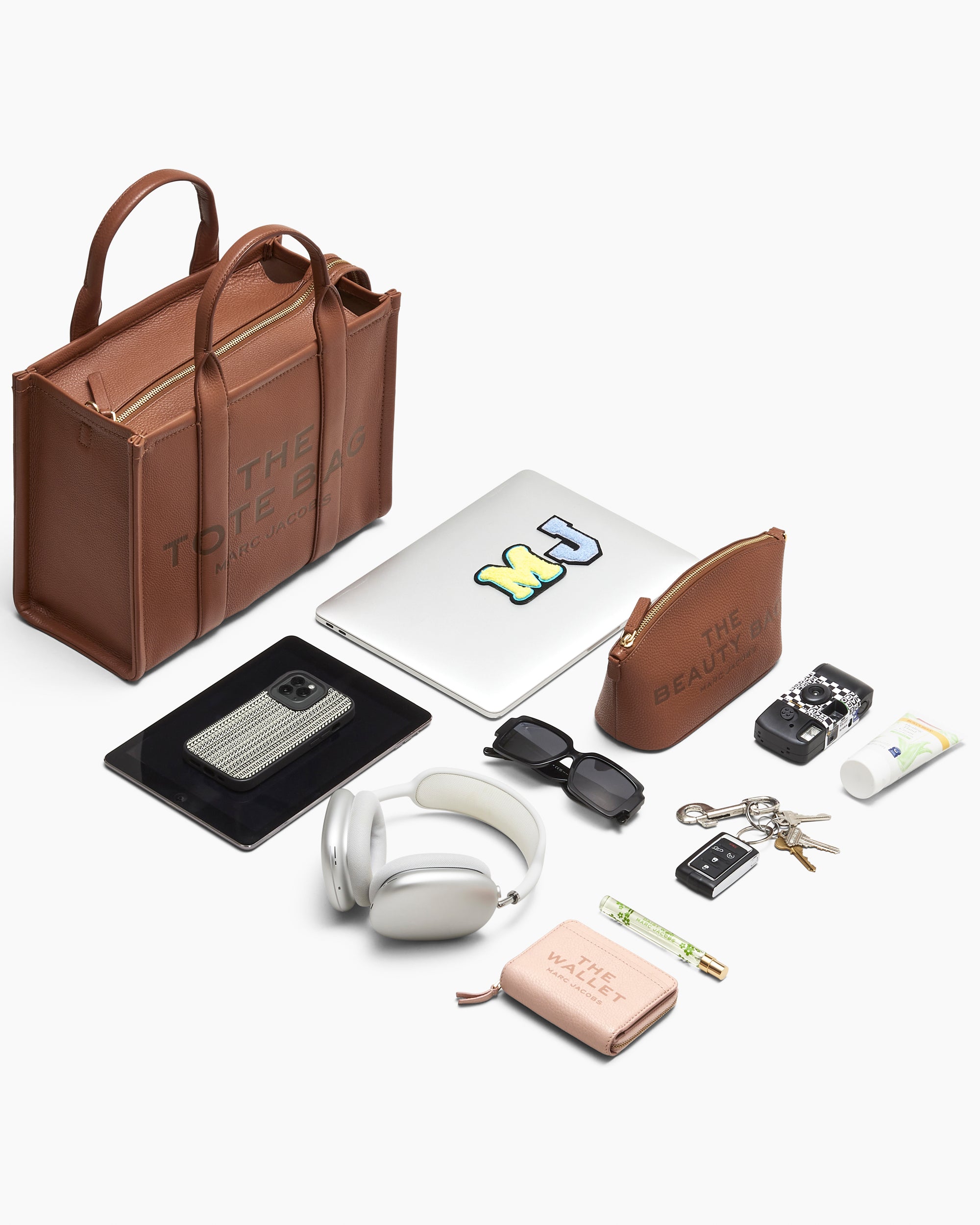 THE MEDIUM TOTE