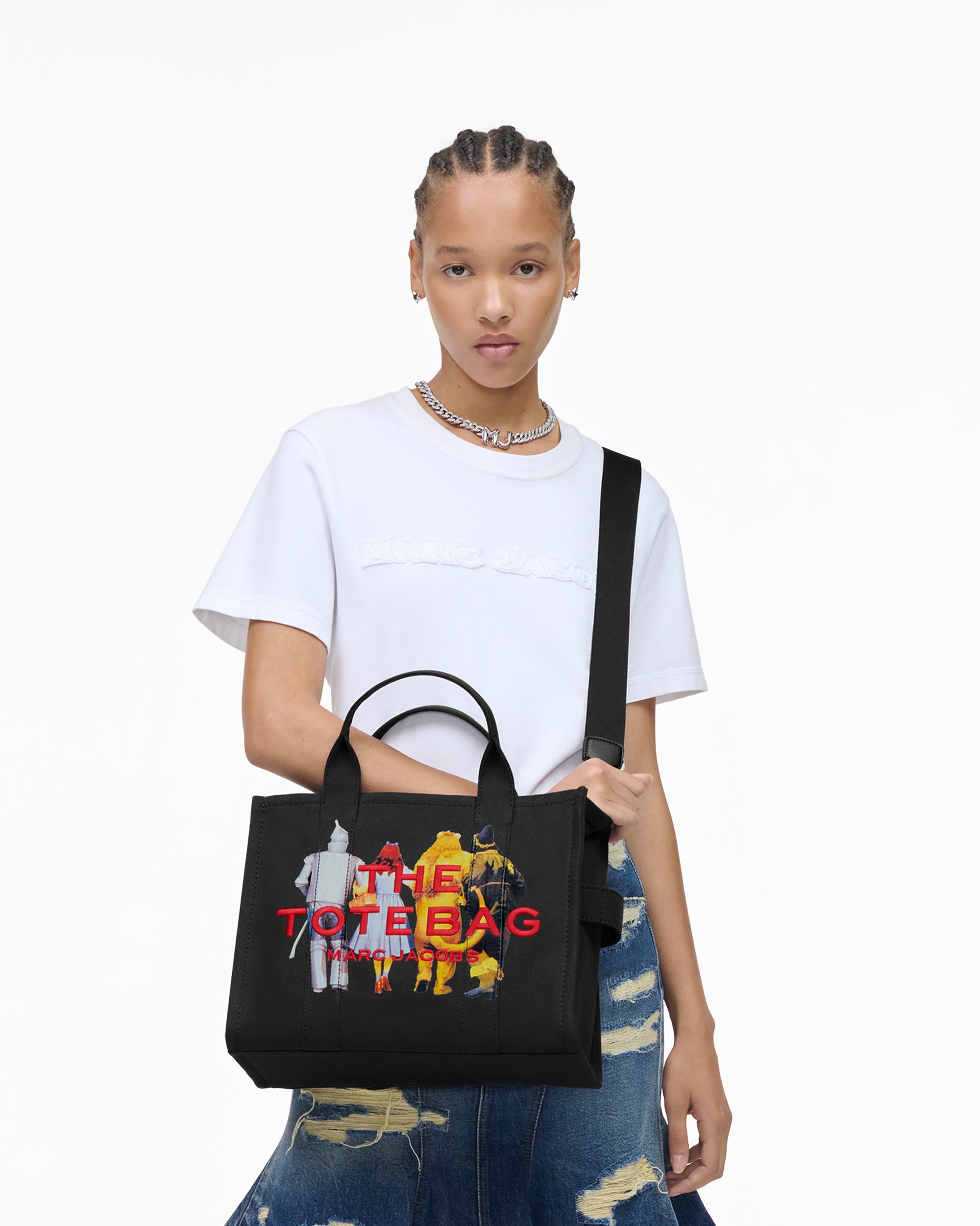THE MEDIUM TOTE