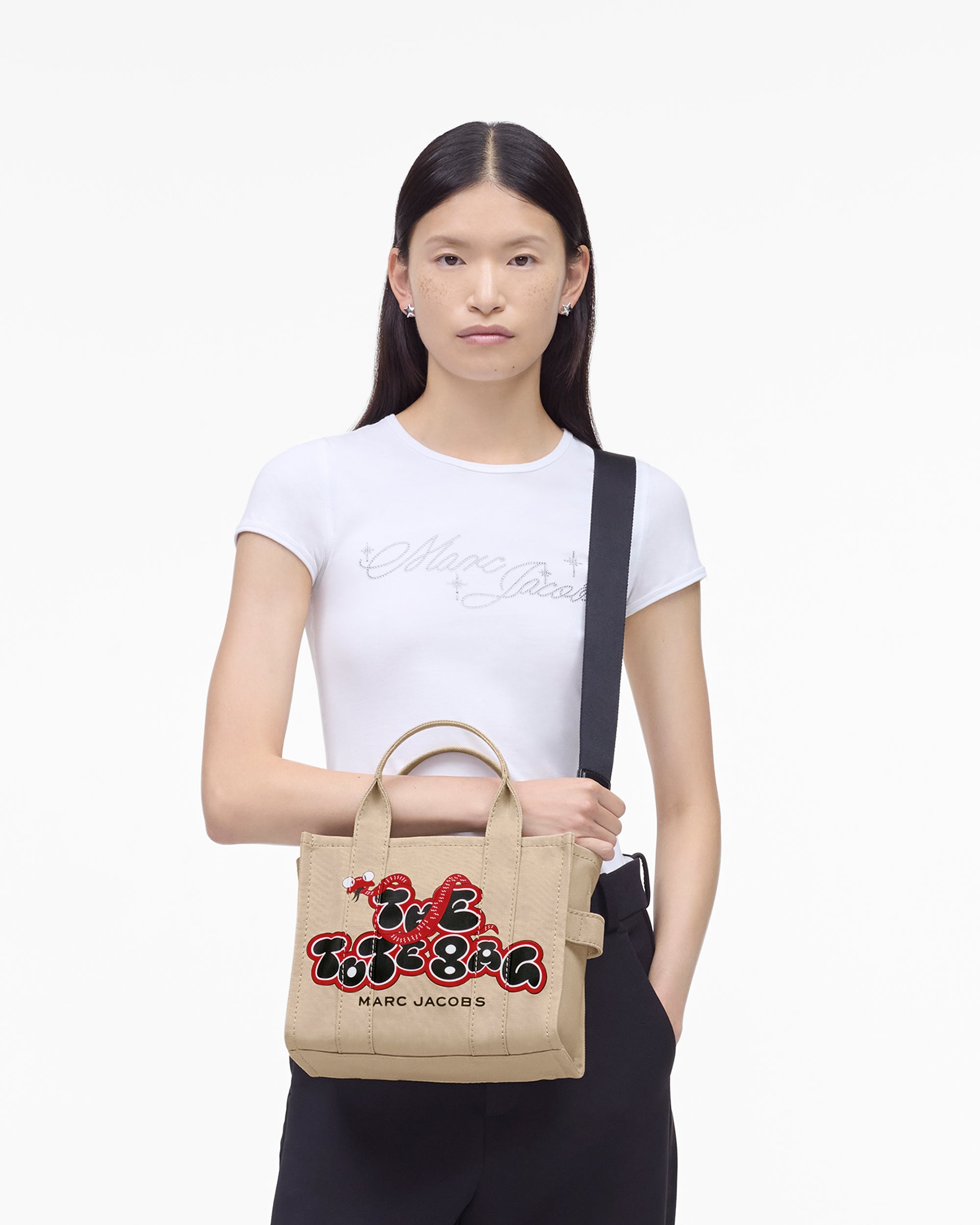 THE MEDIUM TOTE