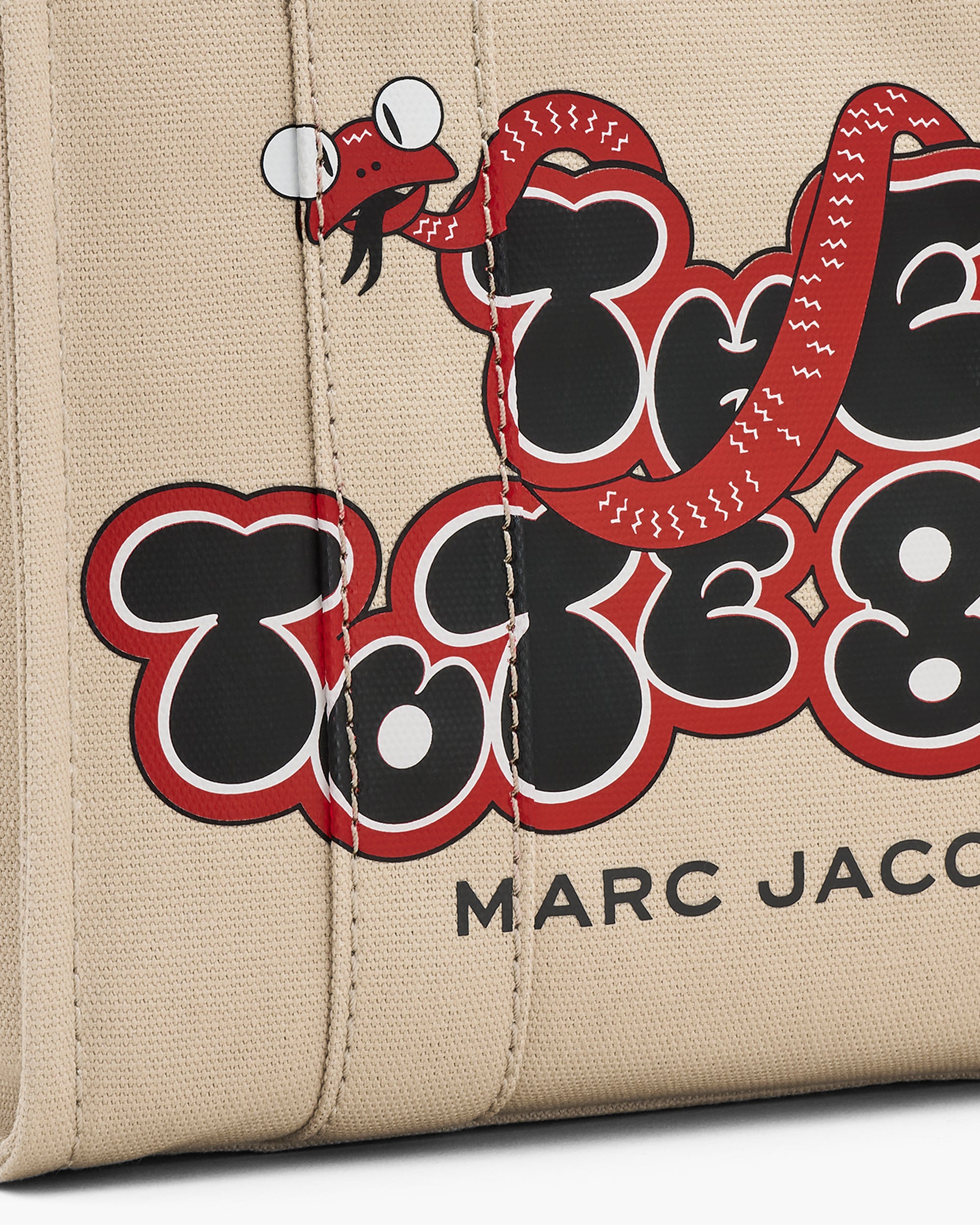 THE MEDIUM TOTE