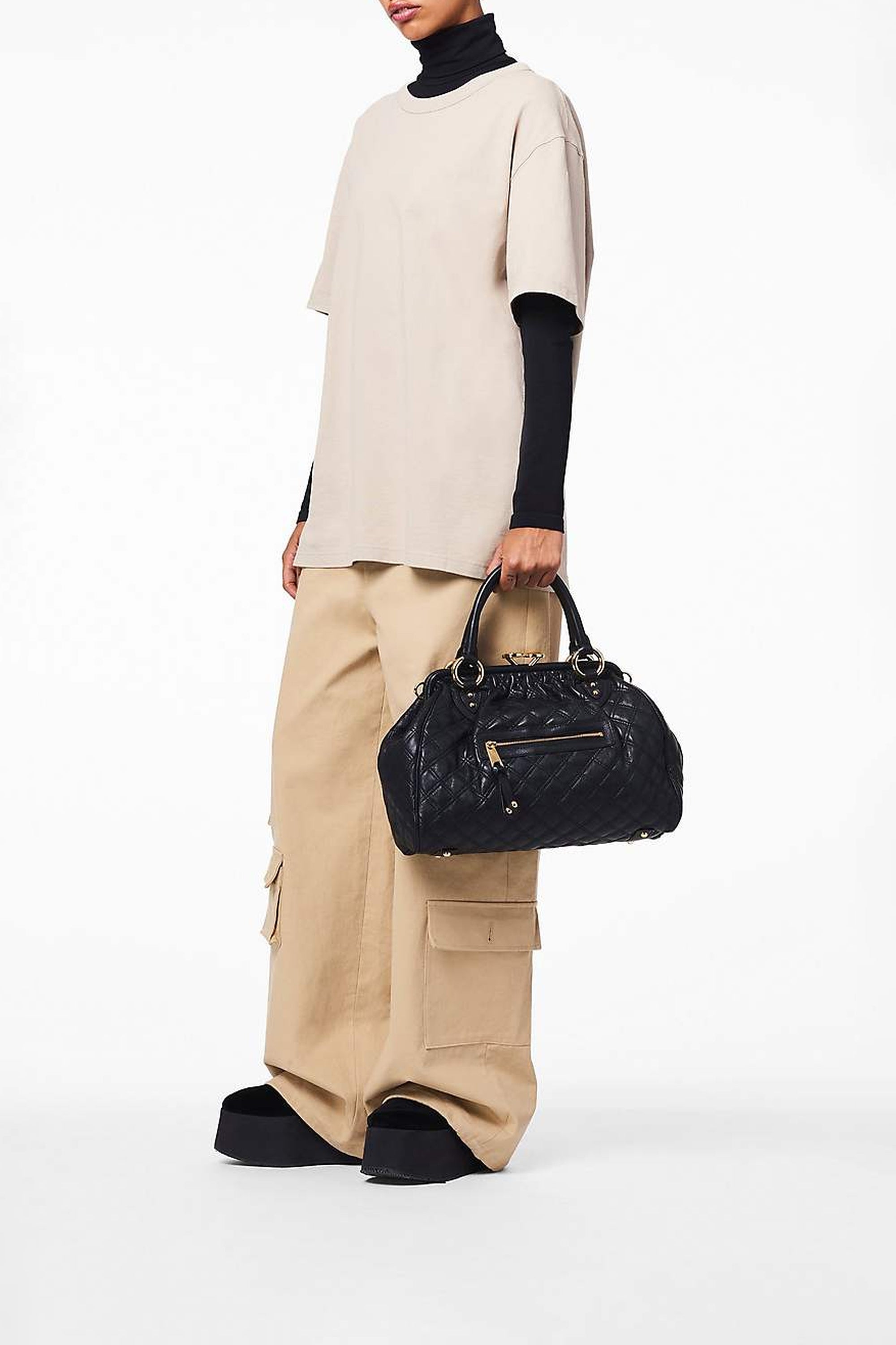 10 / DJV /550€ /25qty-23 /ST 92% /36 TROCA 532,5€   Sac Stam avec chaîne en cuir - Black