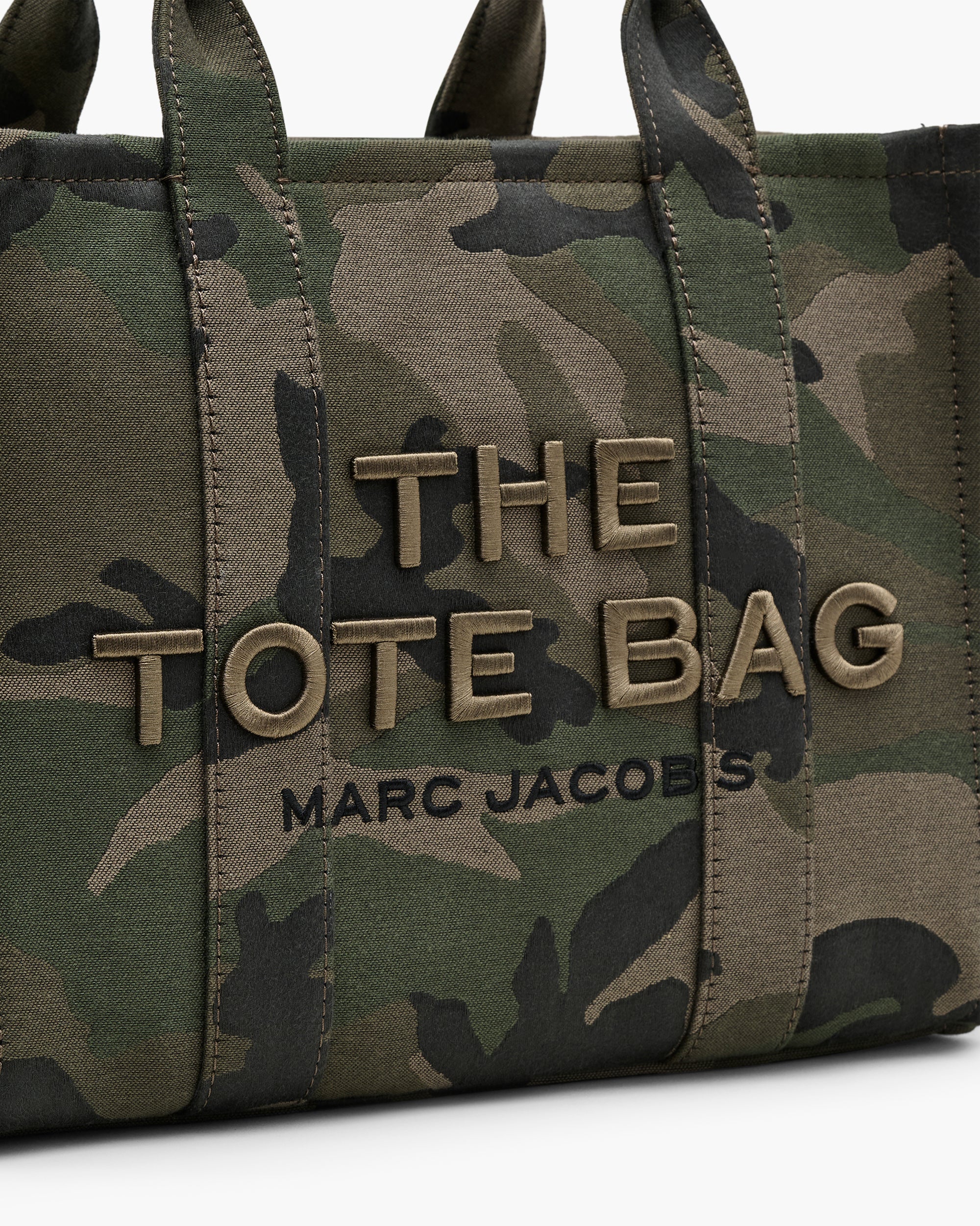 THE MEDIUM TOTE