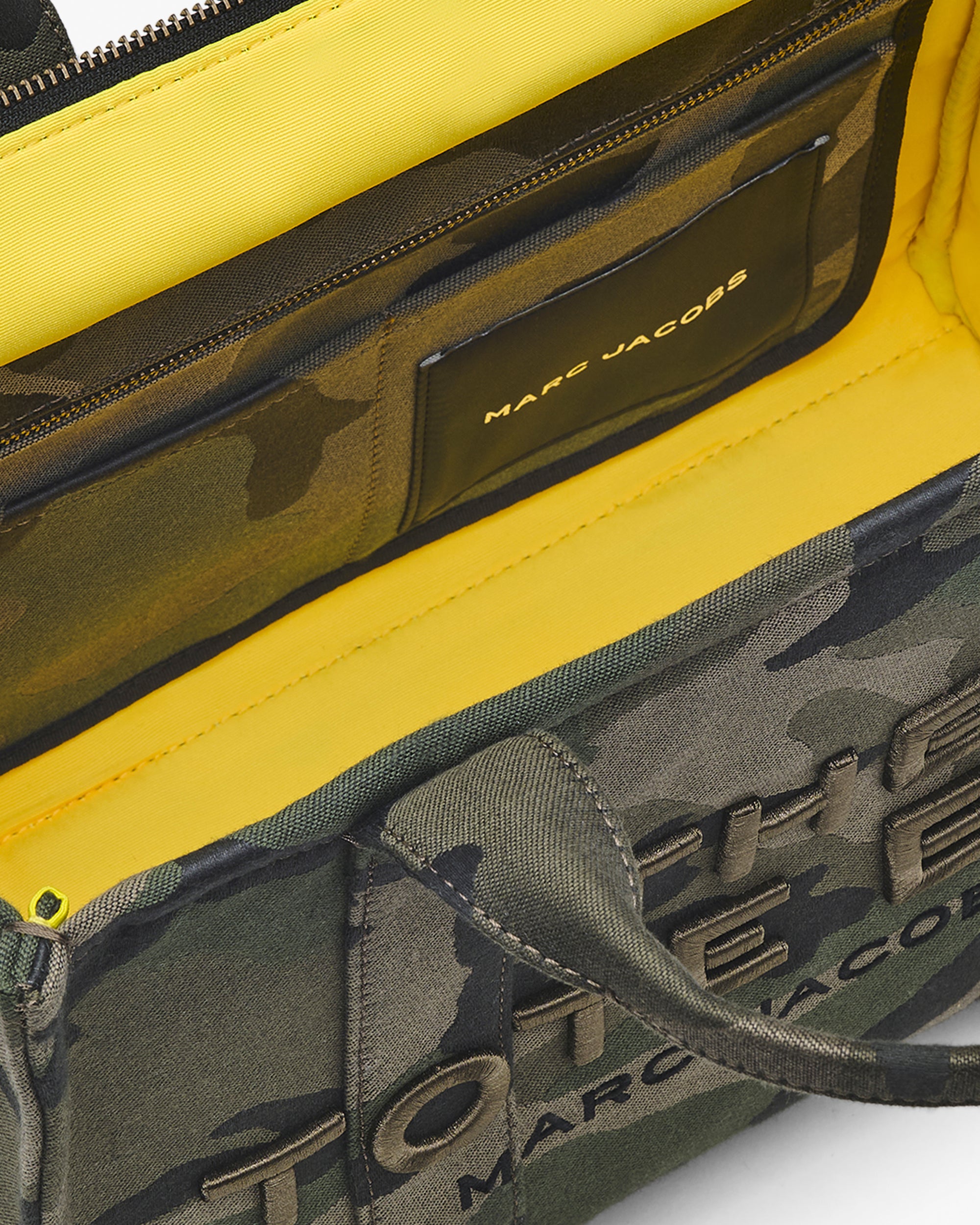THE MEDIUM TOTE