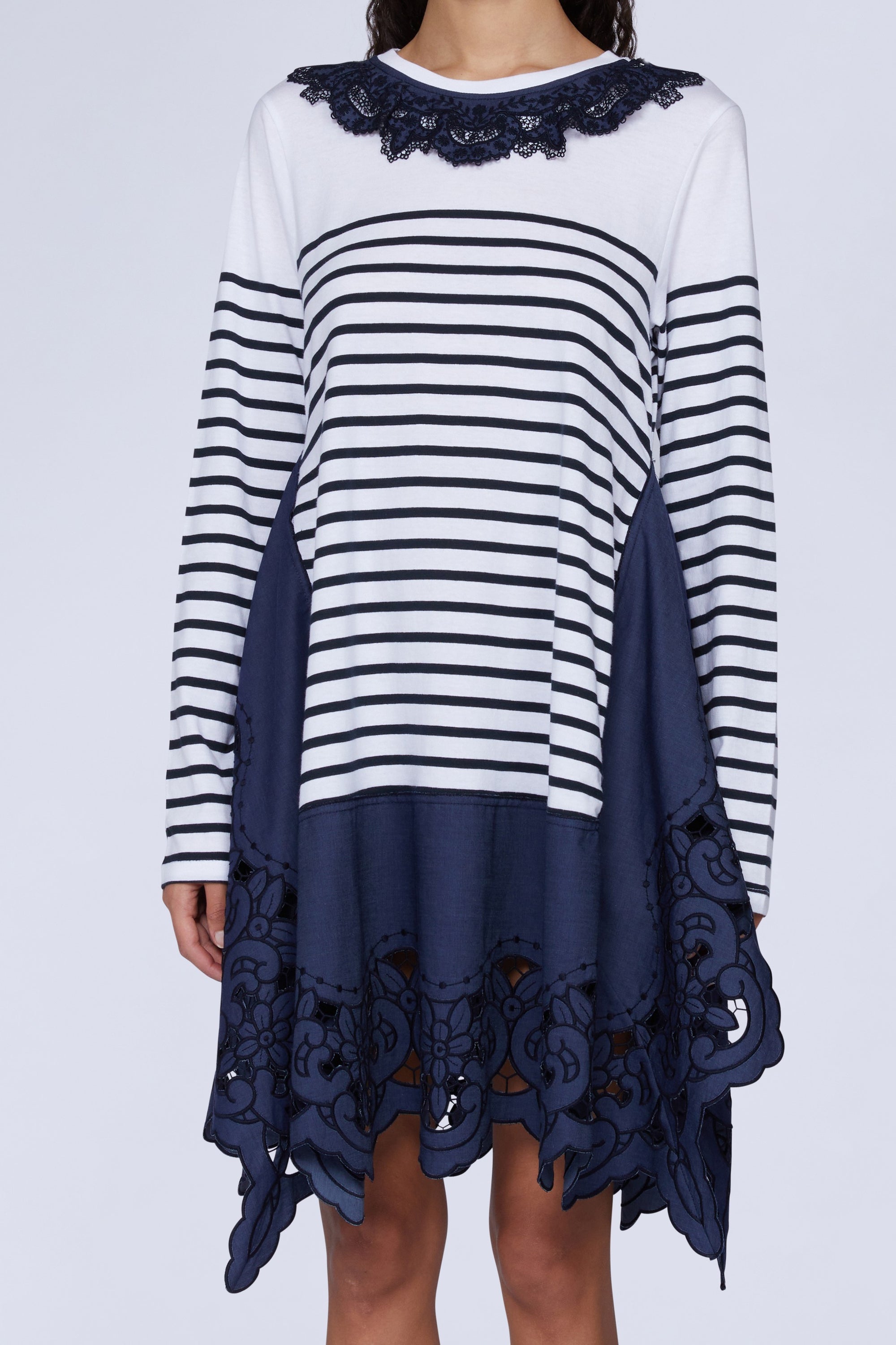 Robe en maille à rayures et détails macramé - Bianco & Blu