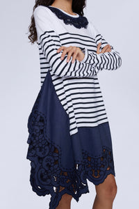 Robe en maille à rayures et détails macramé - Bianco & Blu