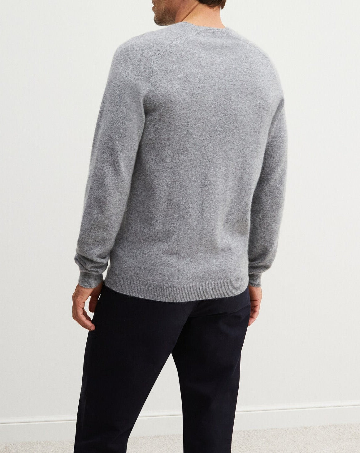 Pull V ajusté emmanchures marteau en cachemire - Graphite