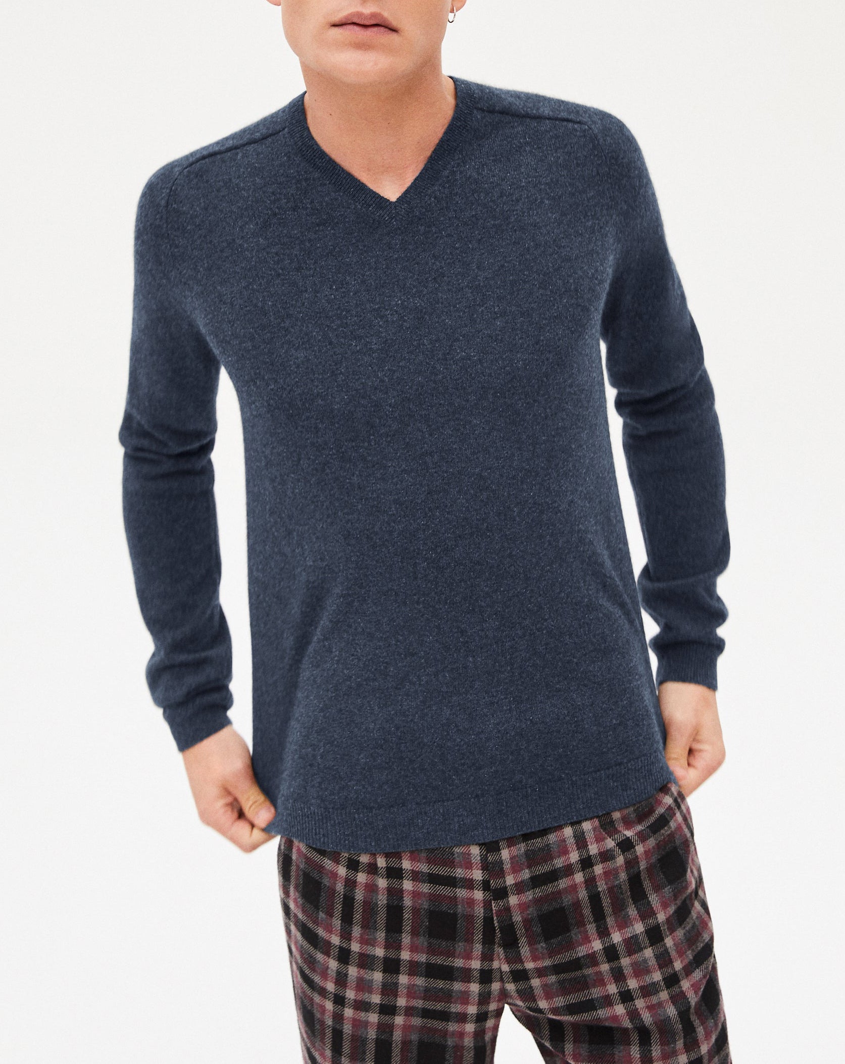 Pull V ajusté emmanchures marteau en cachemire - Indigo