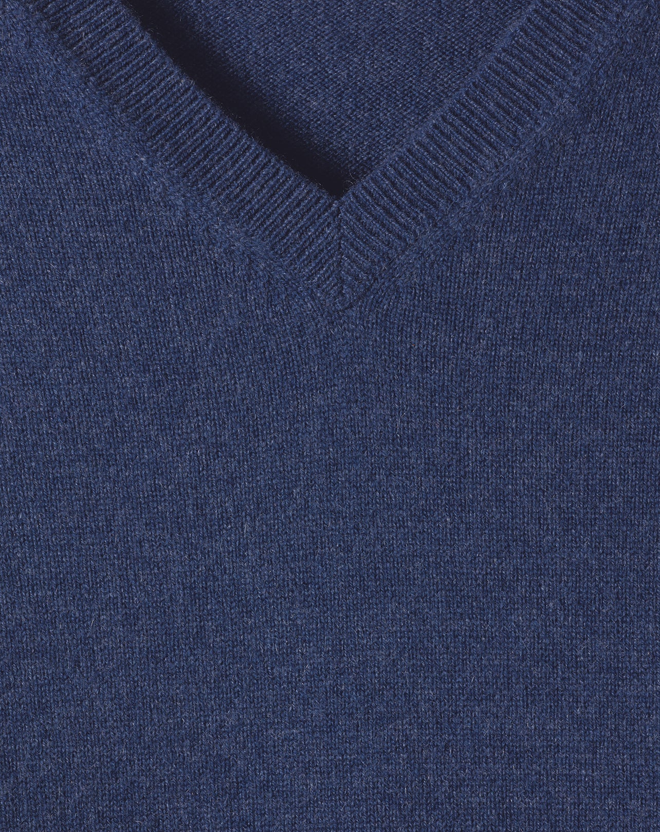 Pull V ajusté emmanchures marteau en cachemire - Indigo