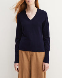 Slim-fit V-neck jumper with split cuffs in cashmere and silk - Navy