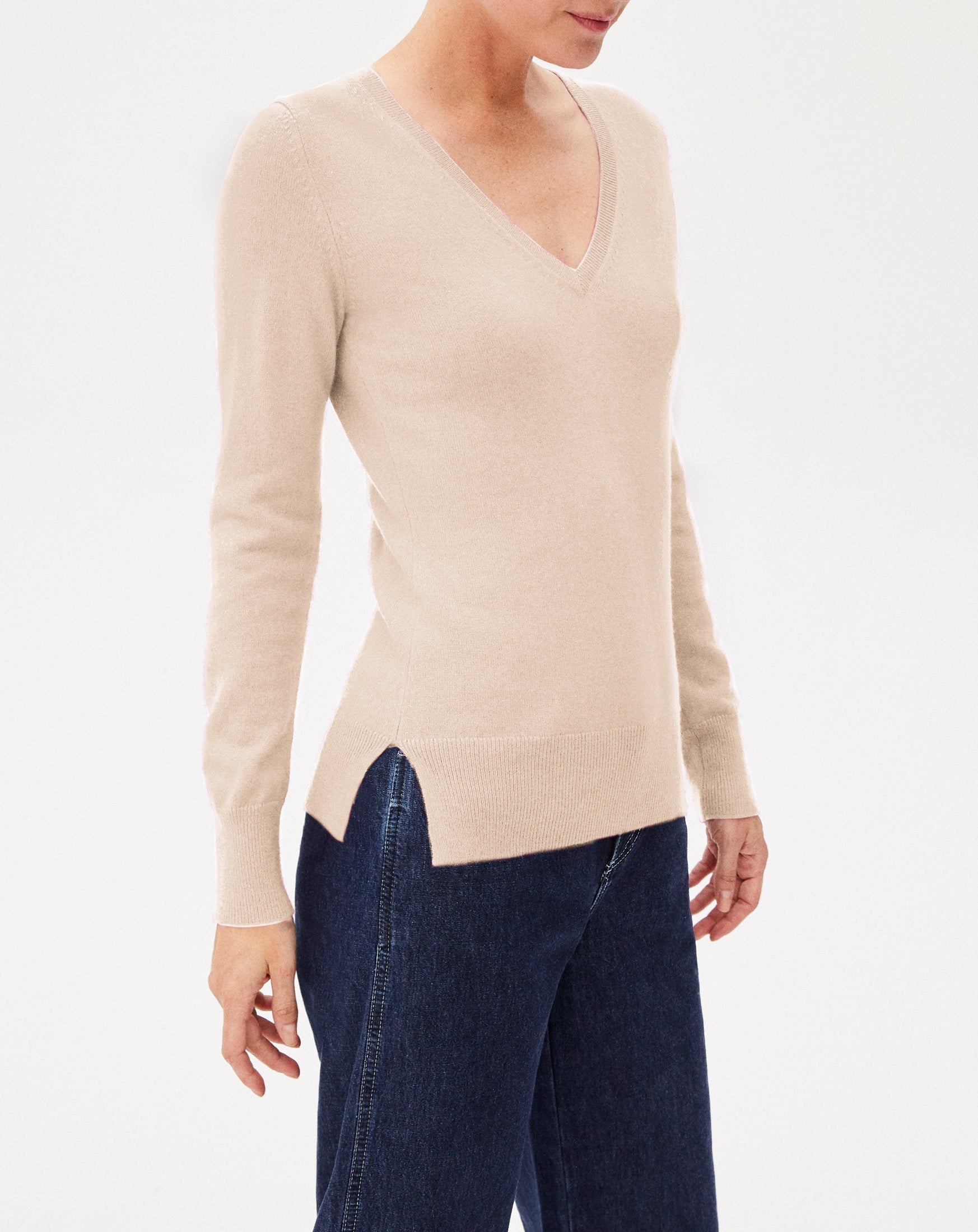 Slim-fit V-neck cashmere and silk slit jumper - Canvas