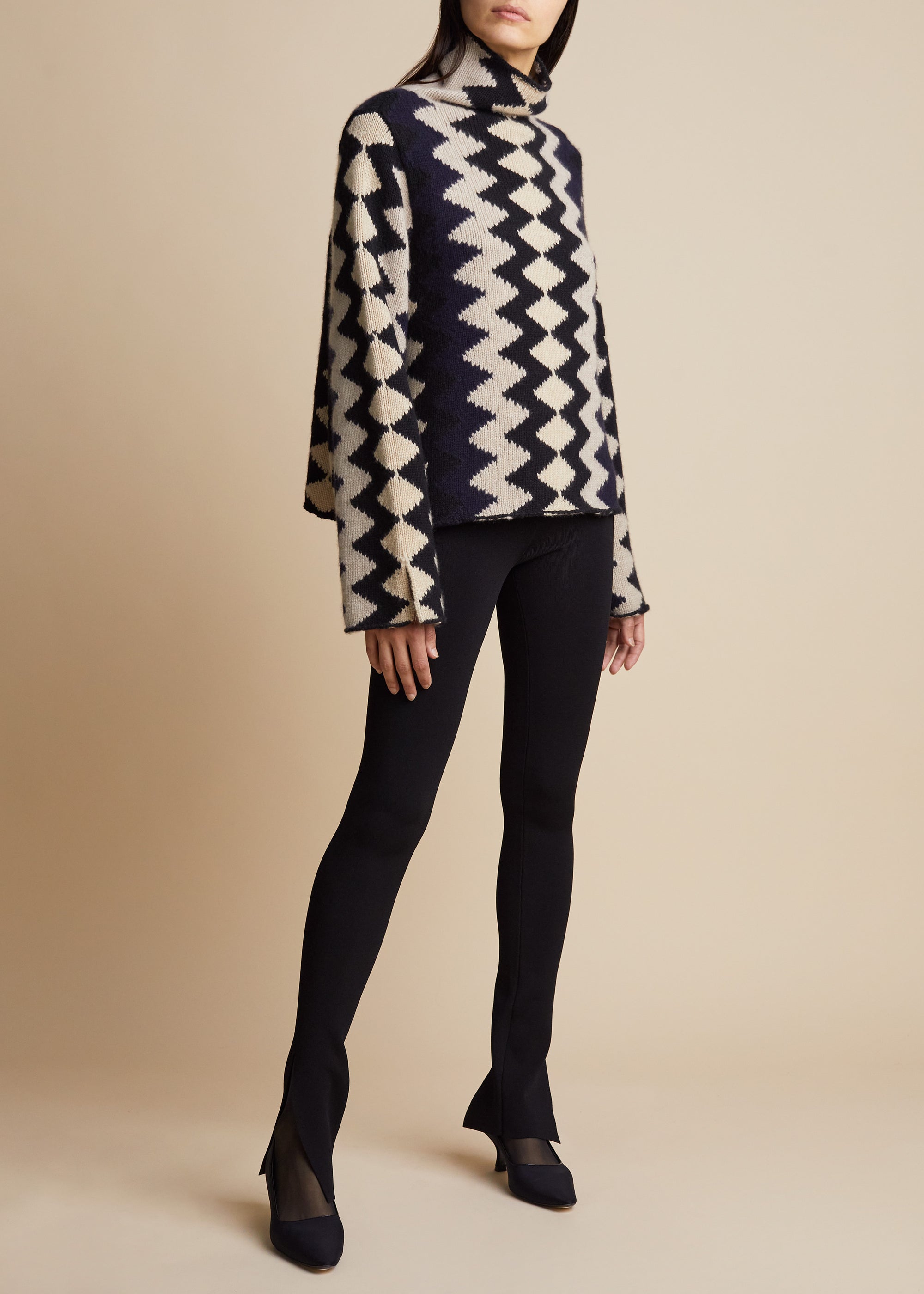 Molly sweater in cashmere - Navy Zig Zag Intarsia