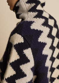 Pull Molly en cachemire - Navy Zig Zag Intarsia