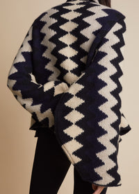 Pull Molly en cachemire - Navy Zig Zag Intarsia