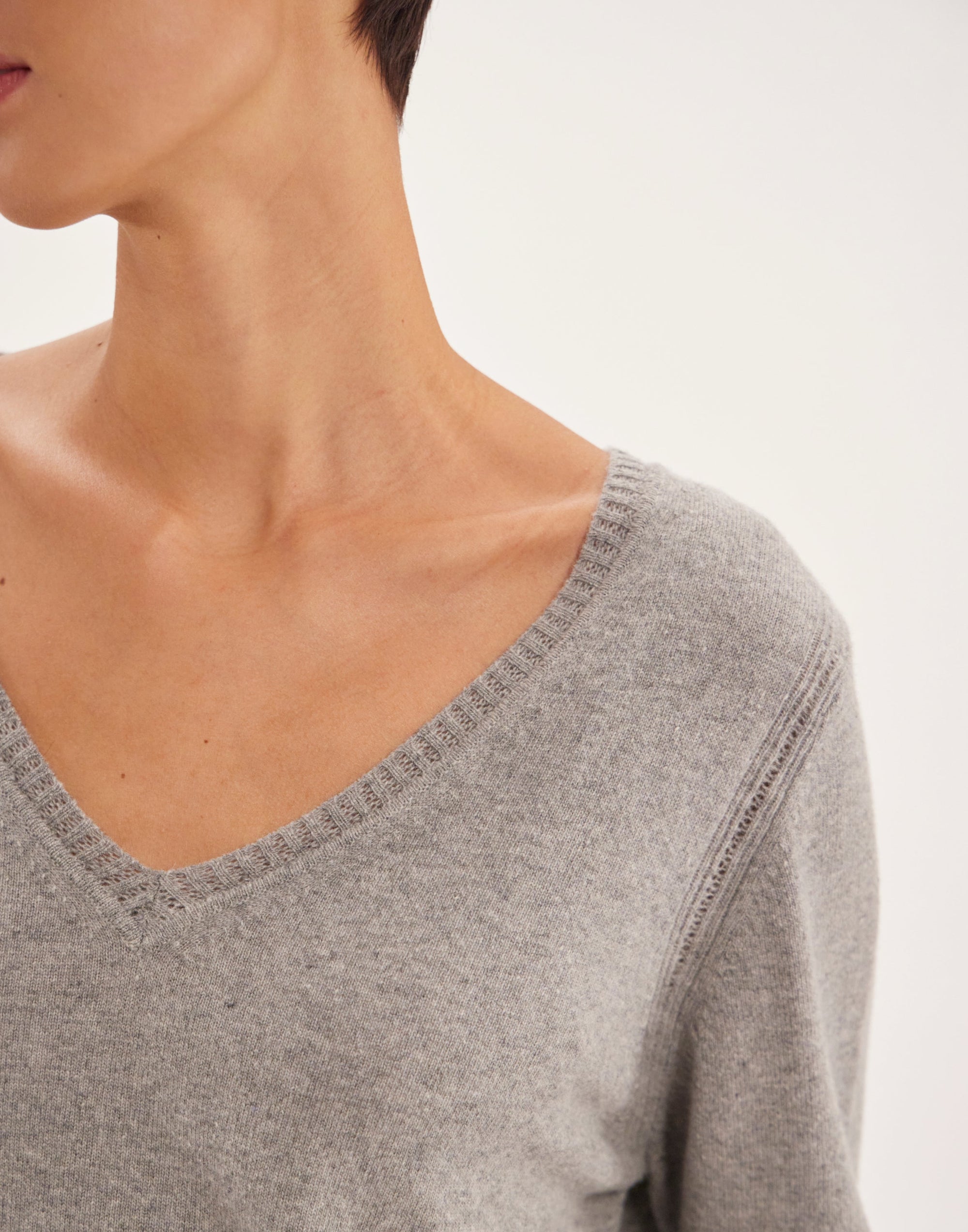 10qty RELIQUAT 75€ 21,4%  / Pull col V Morgane en laine et cachemire - Grey