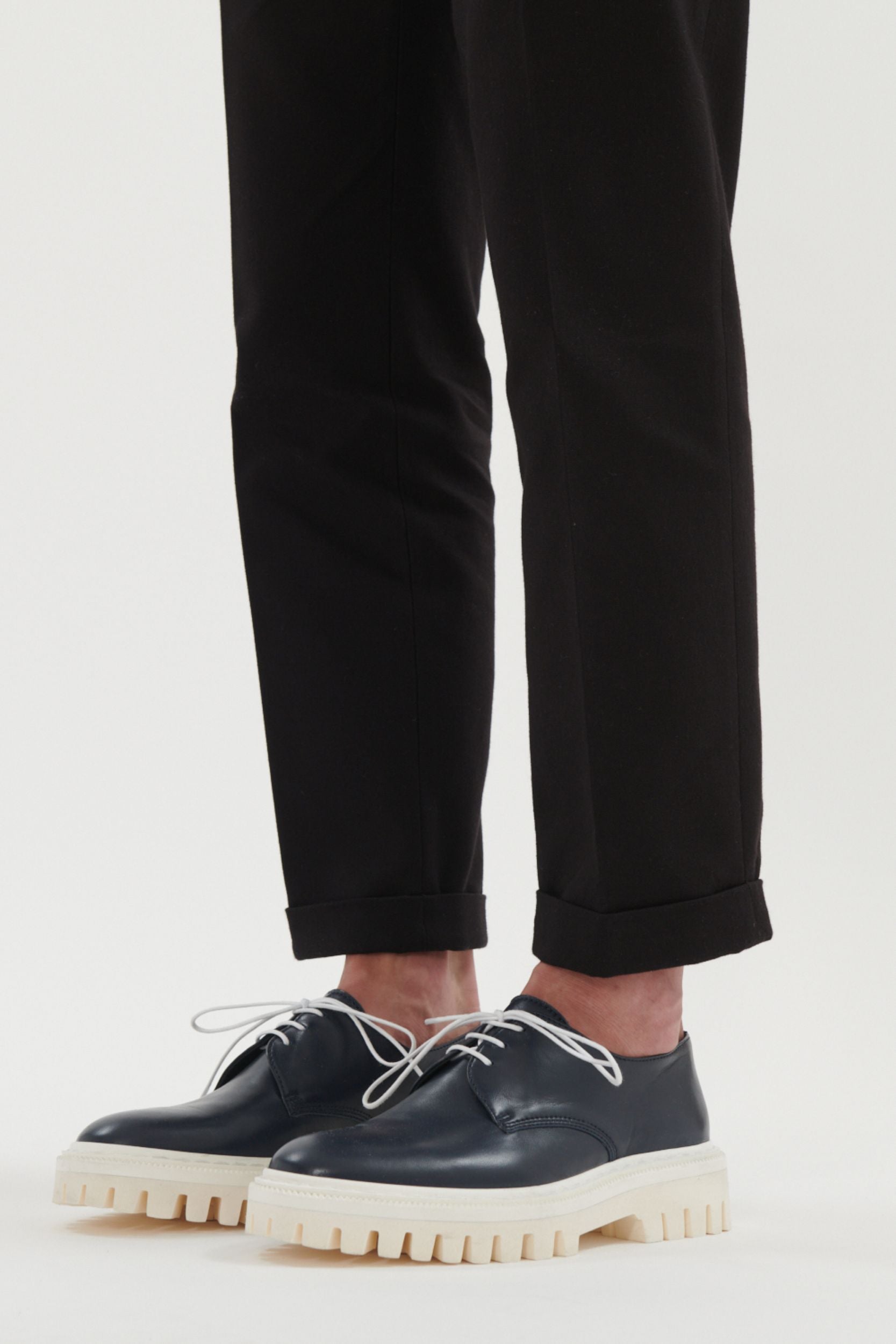Kosmic Low Derbies in leather - Dark Blue