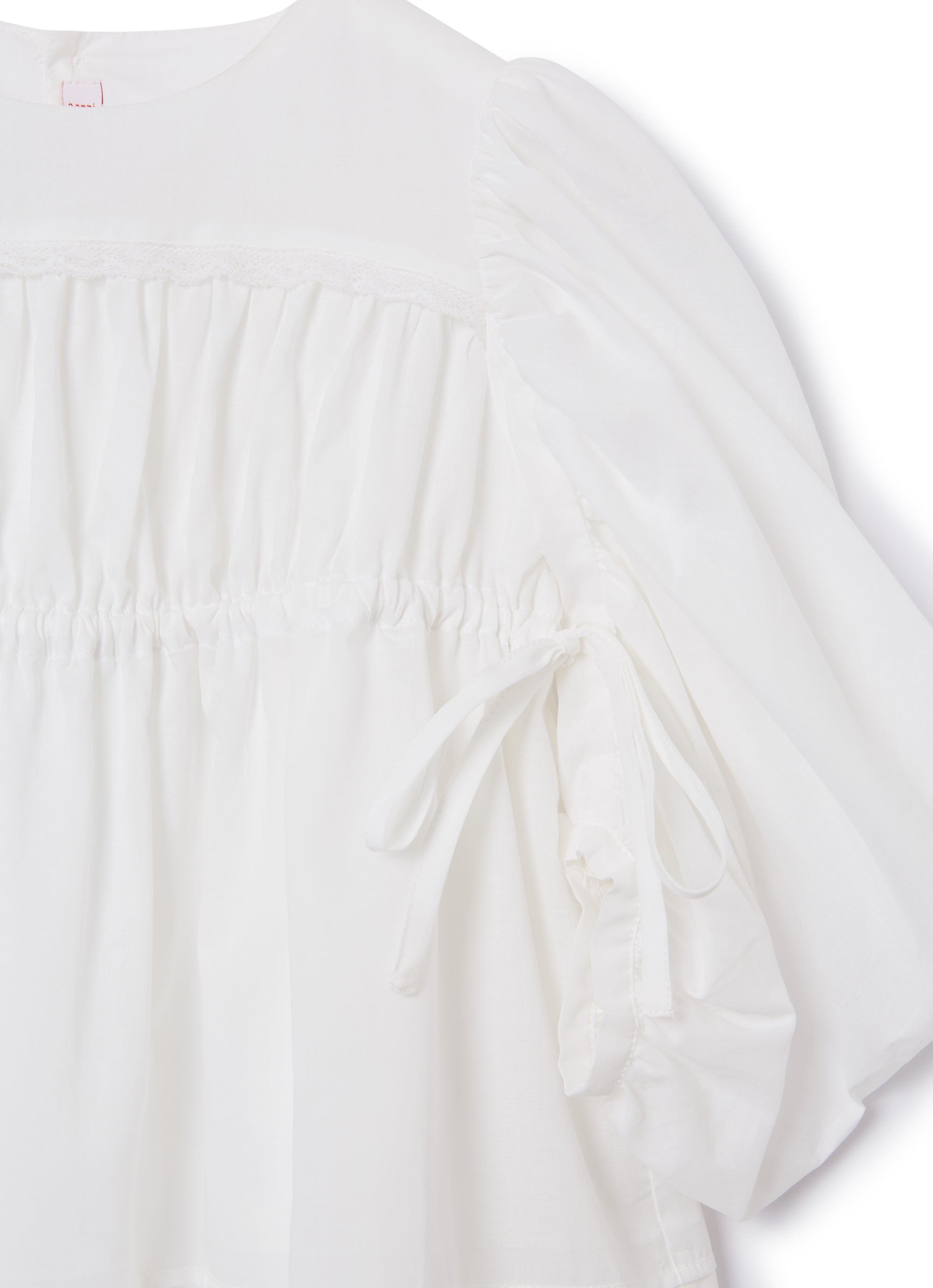 vestito bianco con maniche lunghe
