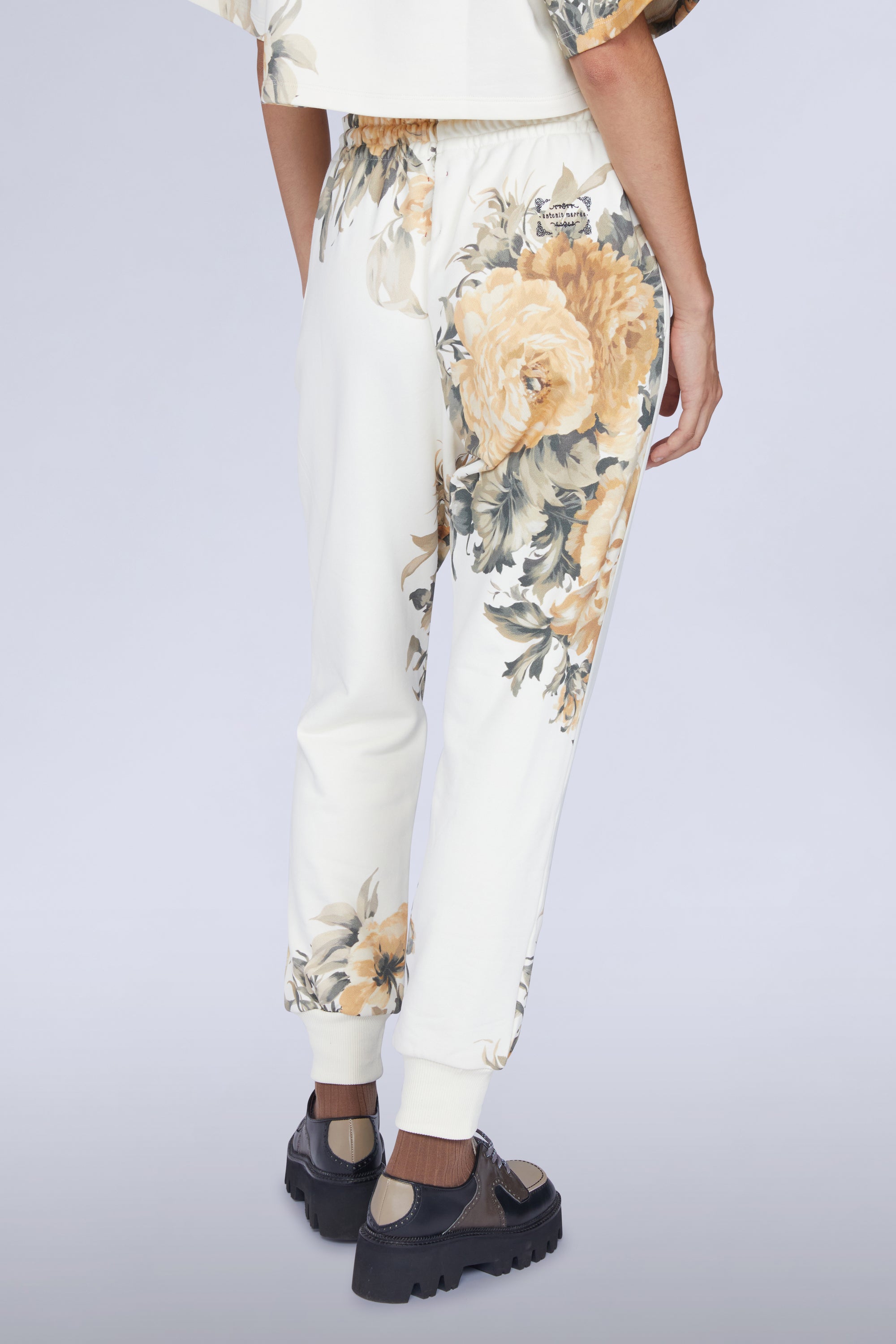 PANTALON BLANC AVEC REVERS