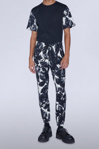 Pantalon avec revers imprimé fleurs noir et blanc