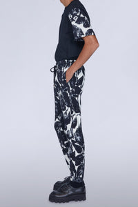Pantalon avec revers imprimé fleurs noir et blanc