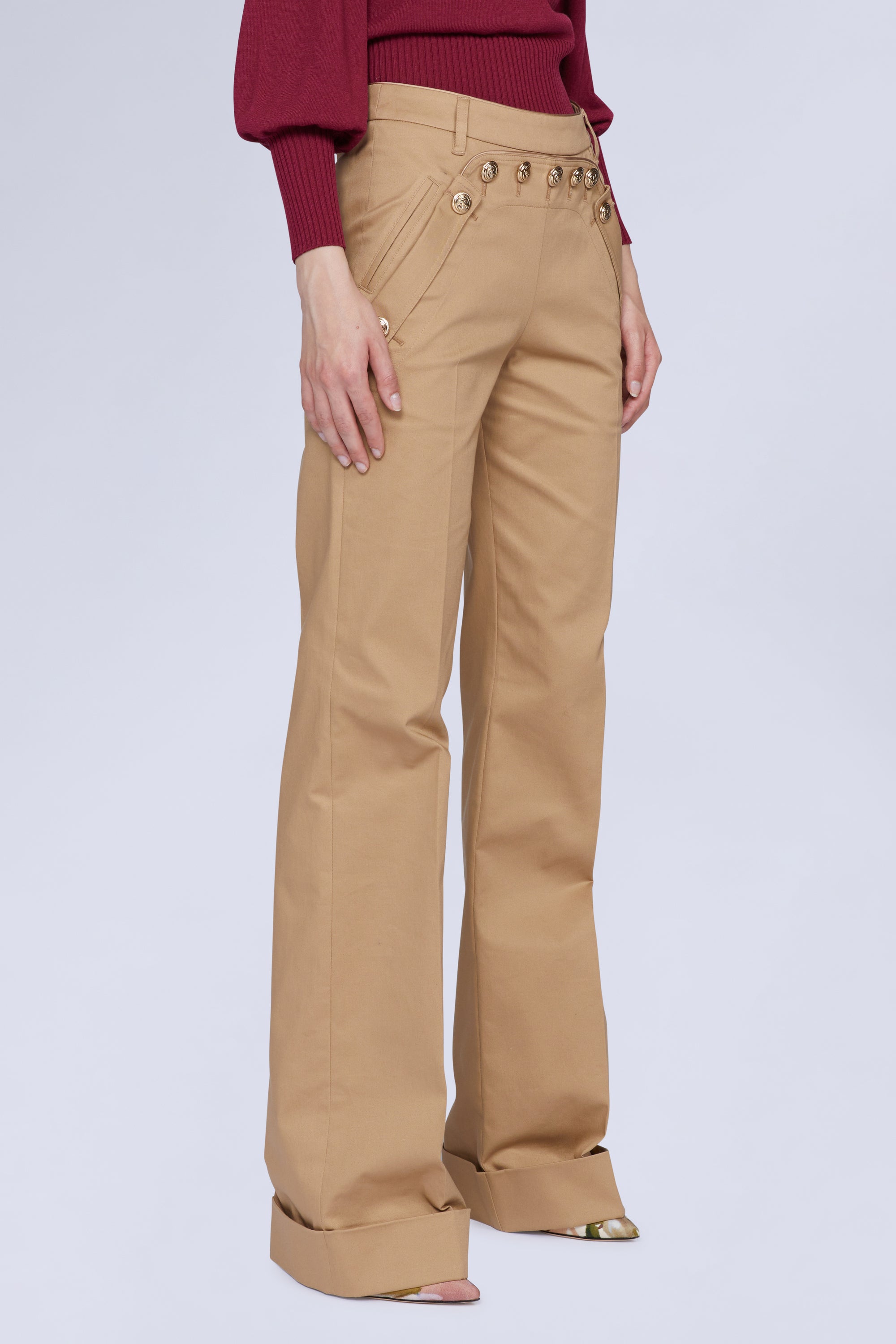PANTALON AVEC BOUTONS