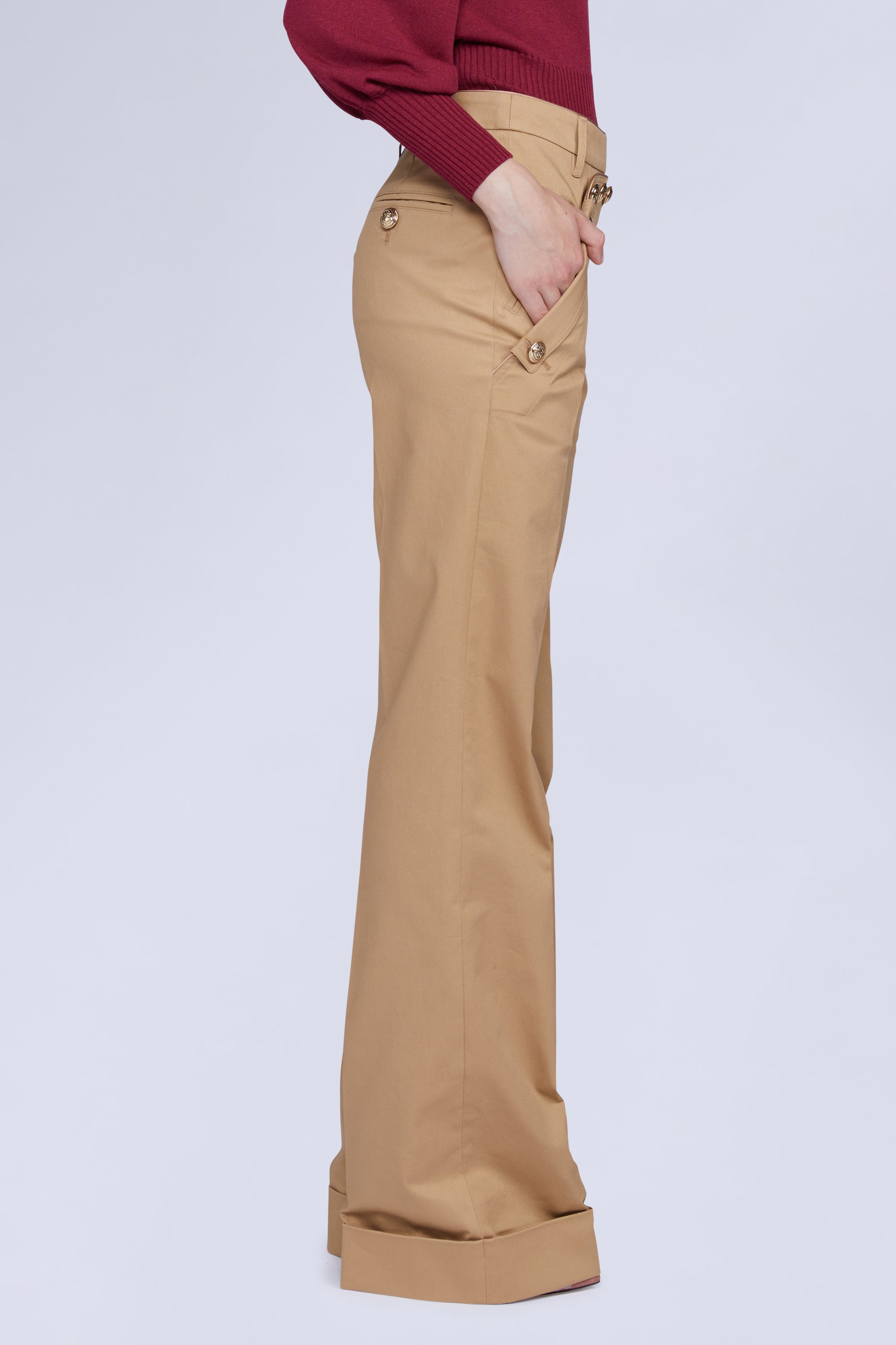 PANTALON AVEC BOUTONS