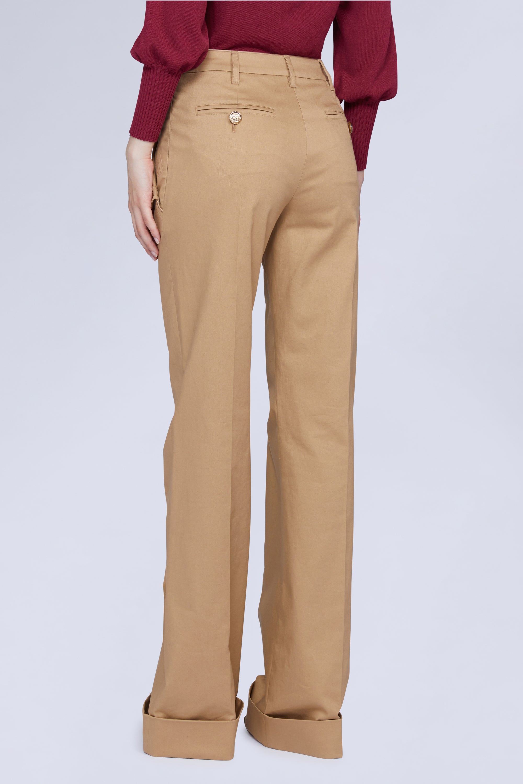 PANTALON AVEC BOUTONS