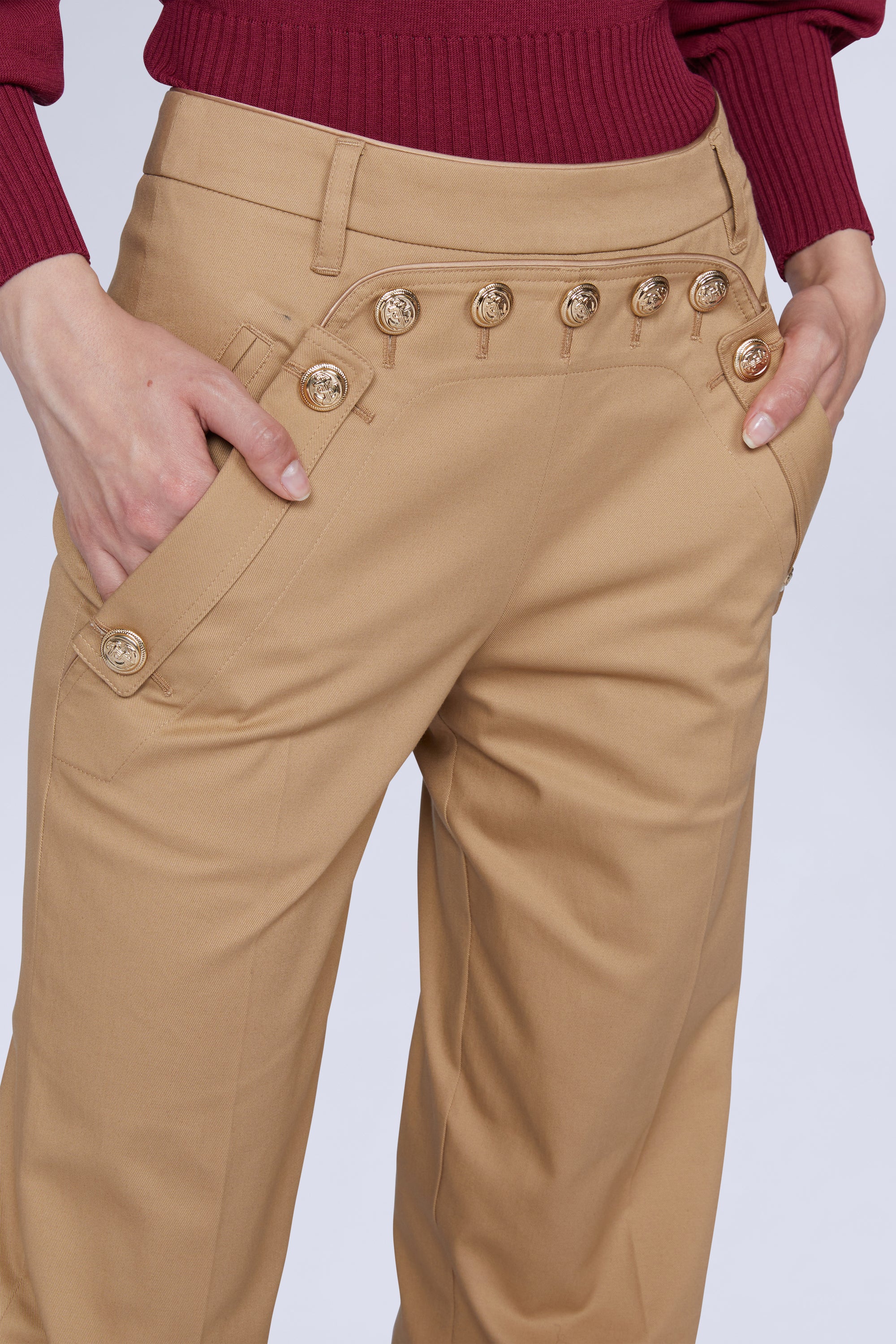 PANTALON AVEC BOUTONS