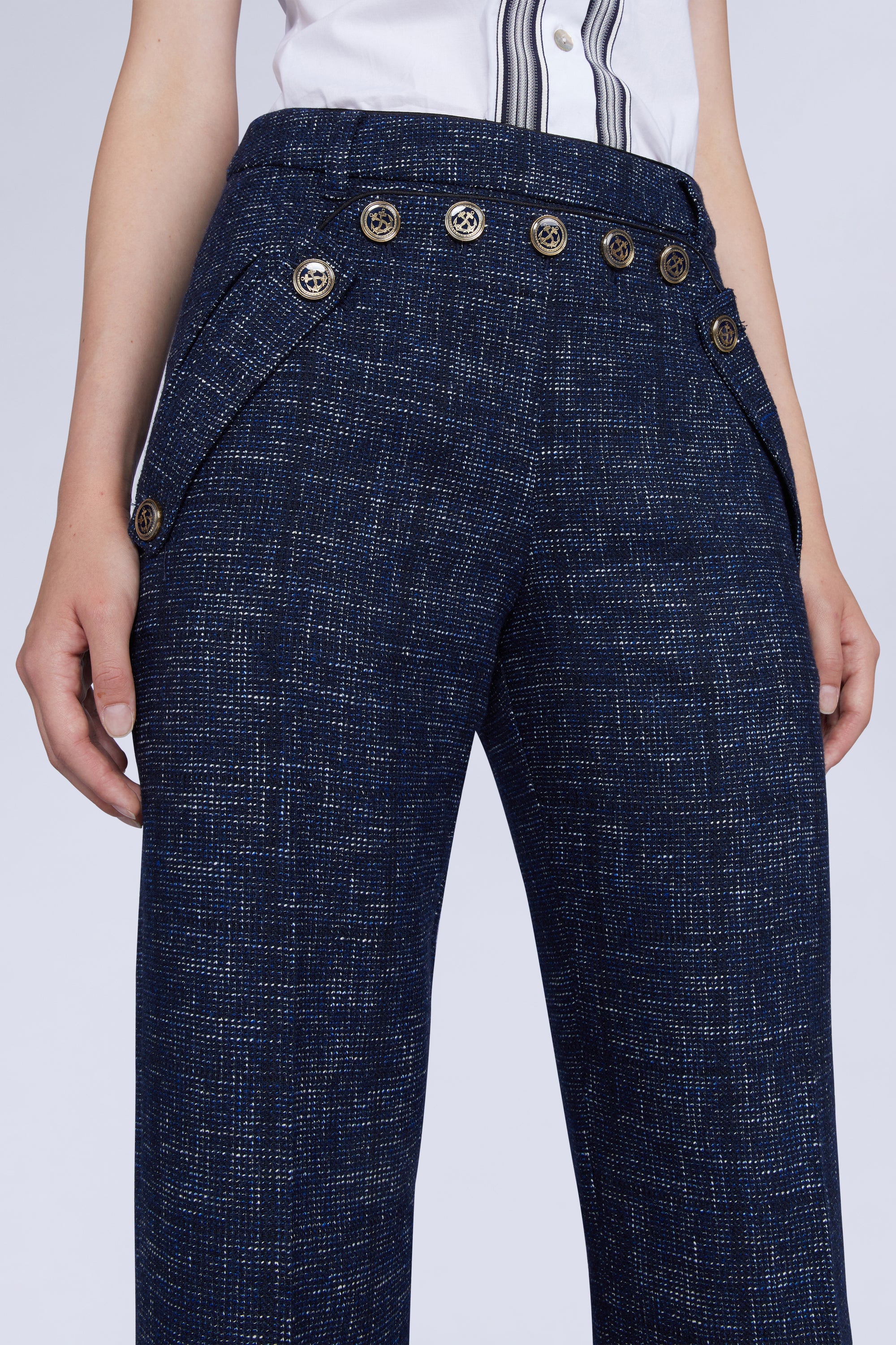 PANTALON AVEC BOUTONS