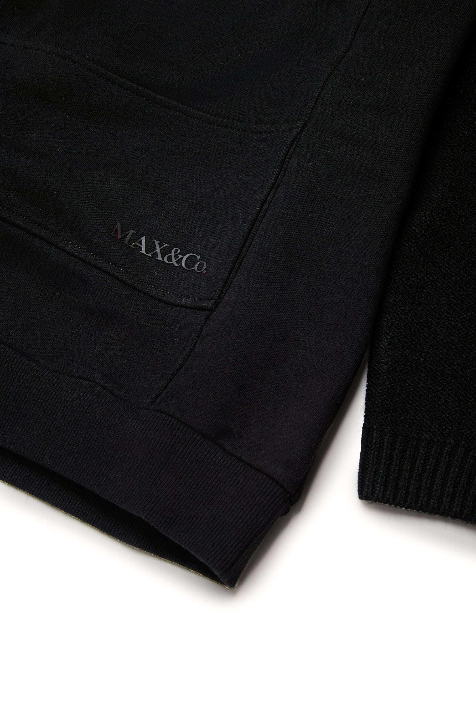 Black Pulls - Black