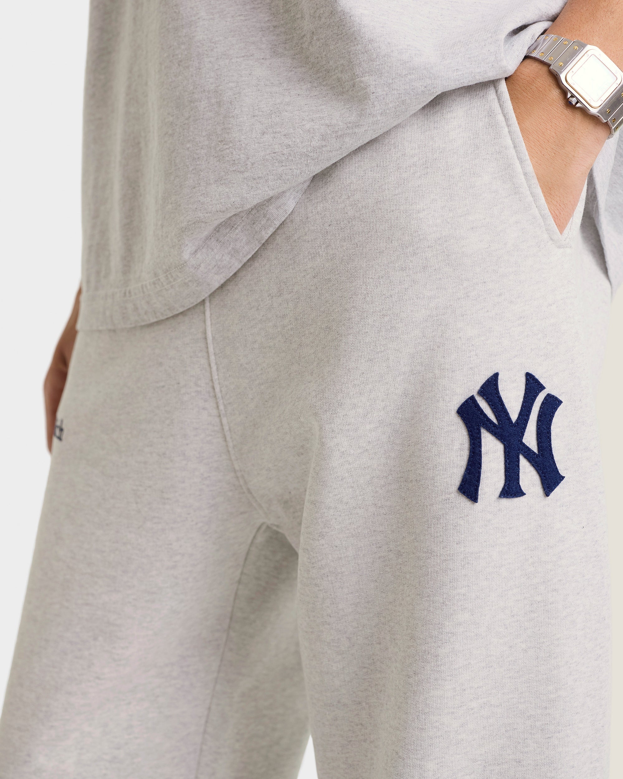 Pantalon de survêtement Heritage Yankees Serif - Gris chiné/Bleu marine