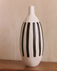 Margarida painted ceramic vase - White