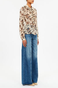Blouse Nina boutonnée à patte volantée en soie - Cameo