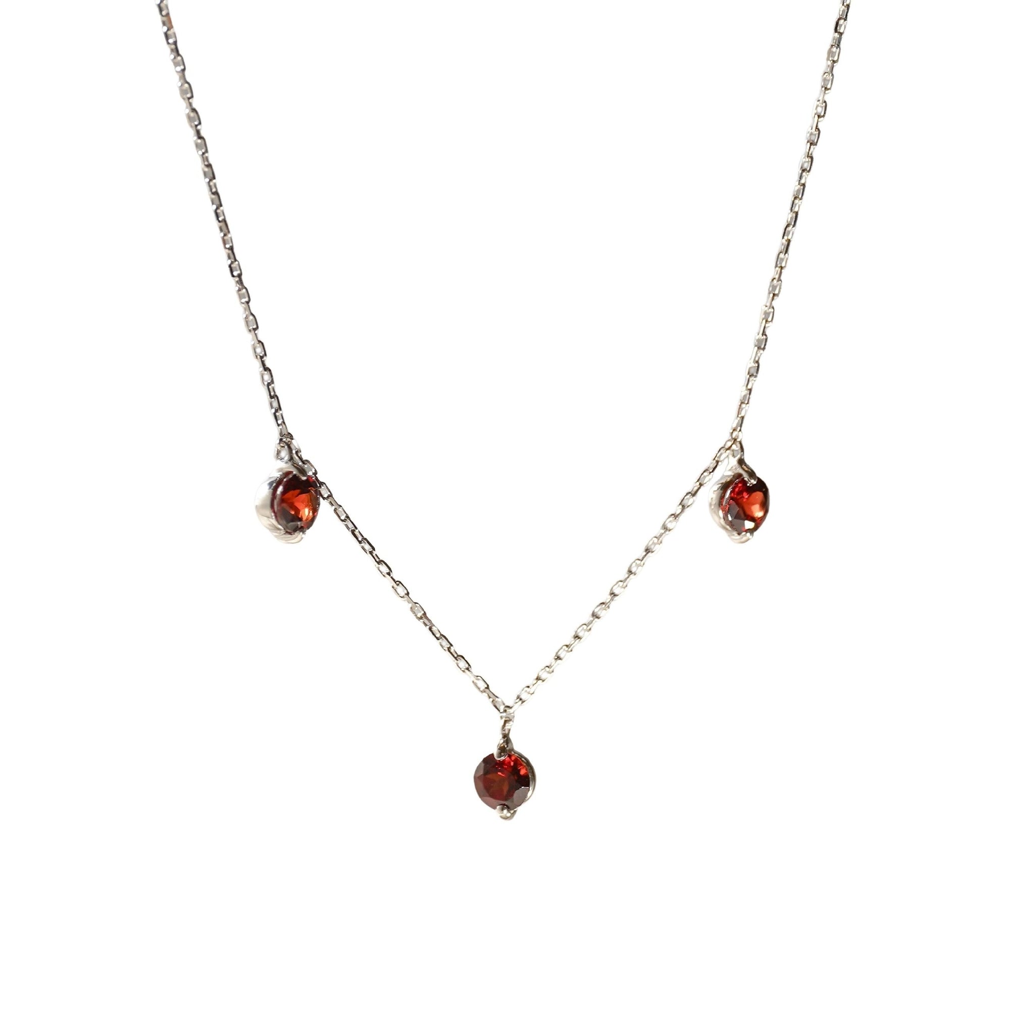 1qty NEW / Collier avec 3 grenats -Blanc