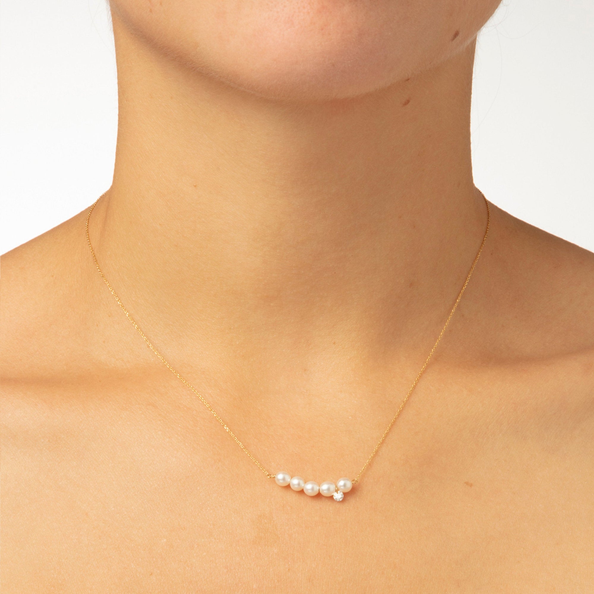 Aphrodite necklace adorned with pearls & set with a diamond - Rose Gold