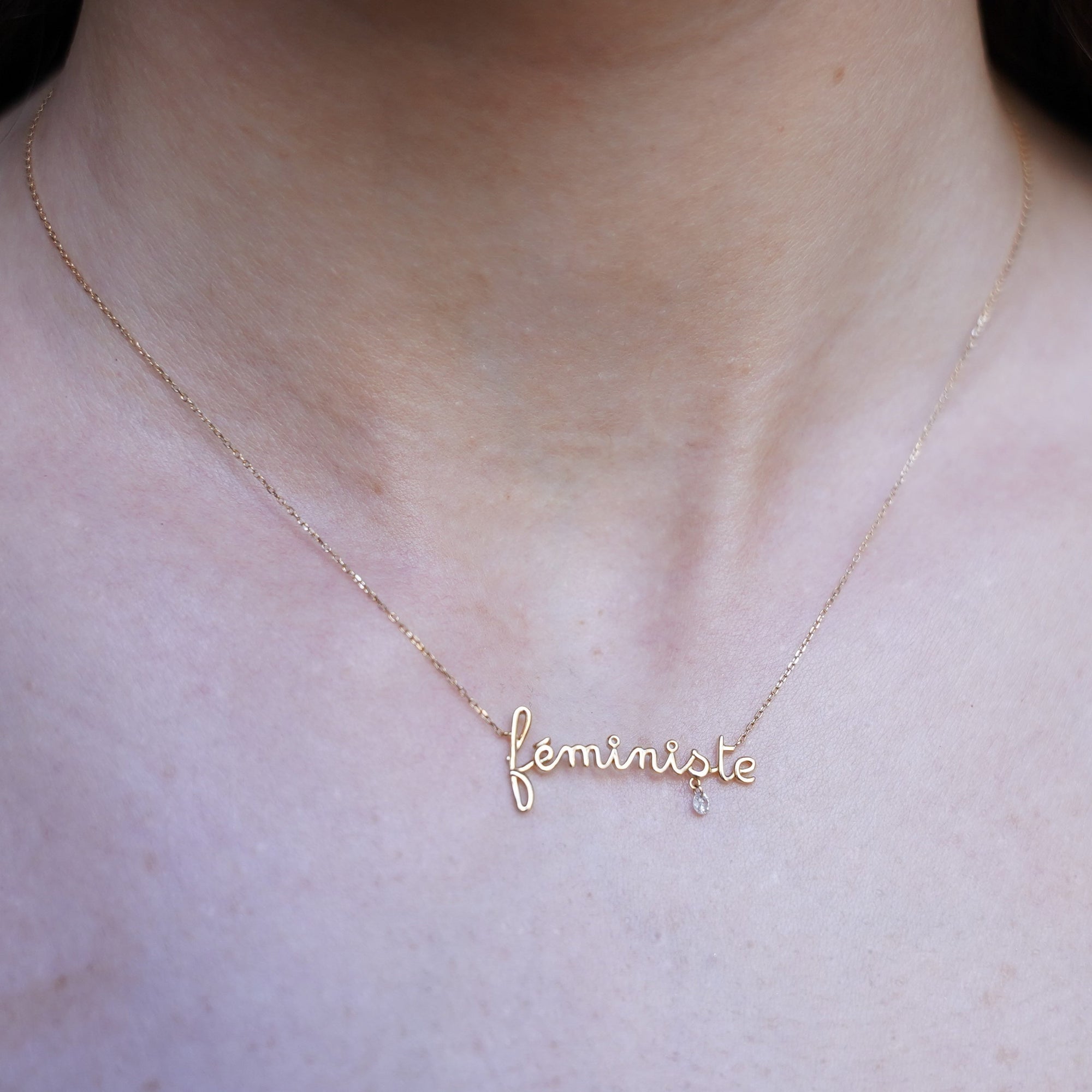 Collier Around The World Féministe serti d'un diamant - Or Jaune