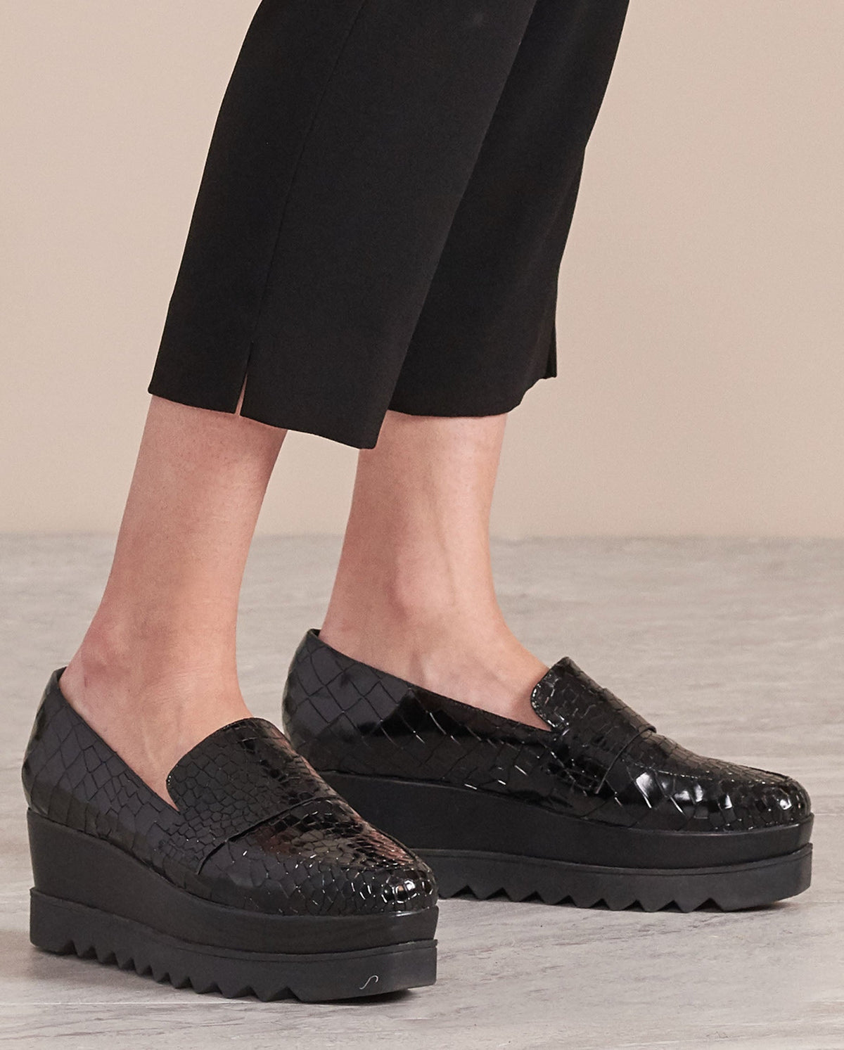 Plateforme Naya en cuir verni - Black