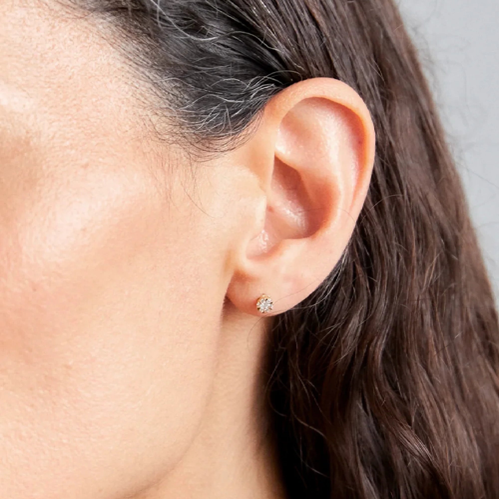 Mono puce Floating sertie d'un diamant - Or Blanc